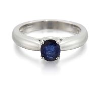 AN 18 CARAT WHITE GOLD SOLITAIRE SAPPHIRE RING