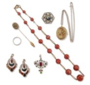 A GROUP OF VICTORIAN AND LATER JEWELLERY