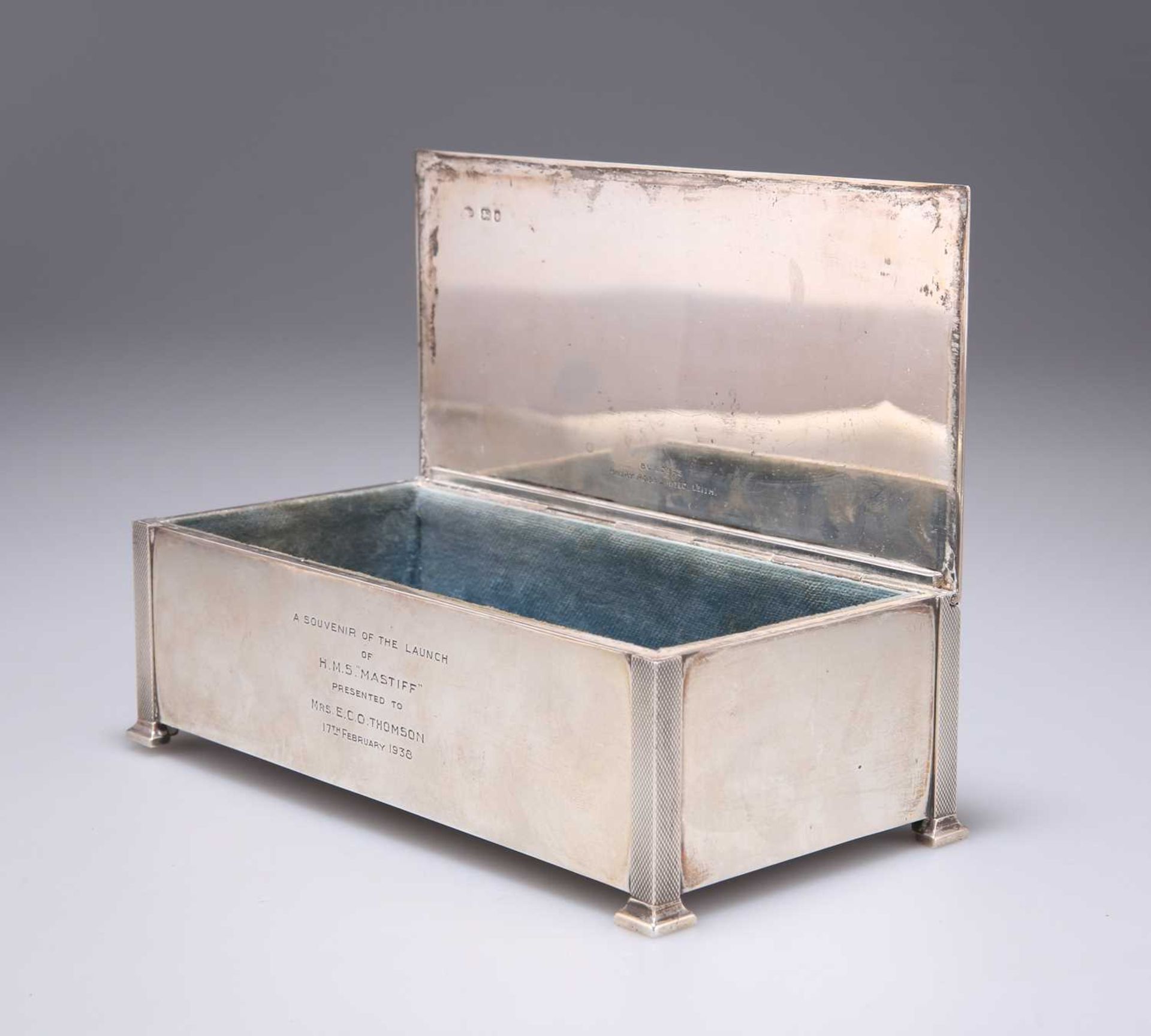 SCOTTISH INTEREST: A GEORGE V CASTLE-TOP DRESSING TABLE BOX - Image 3 of 3