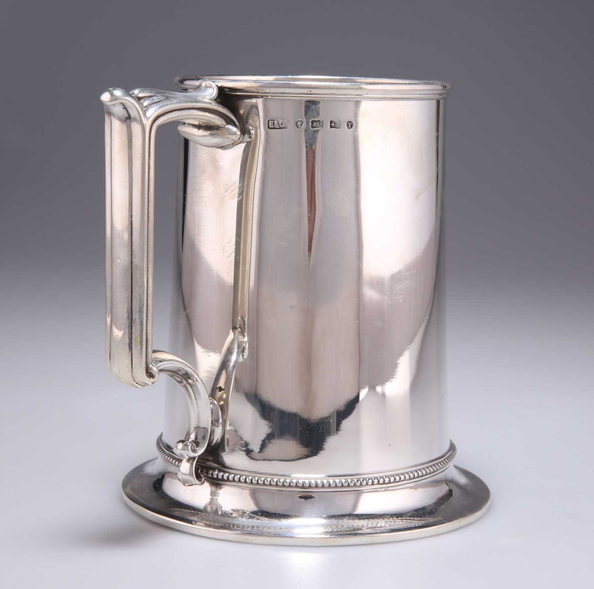 A VICTORIAN SILVER OVERSIZED MUG