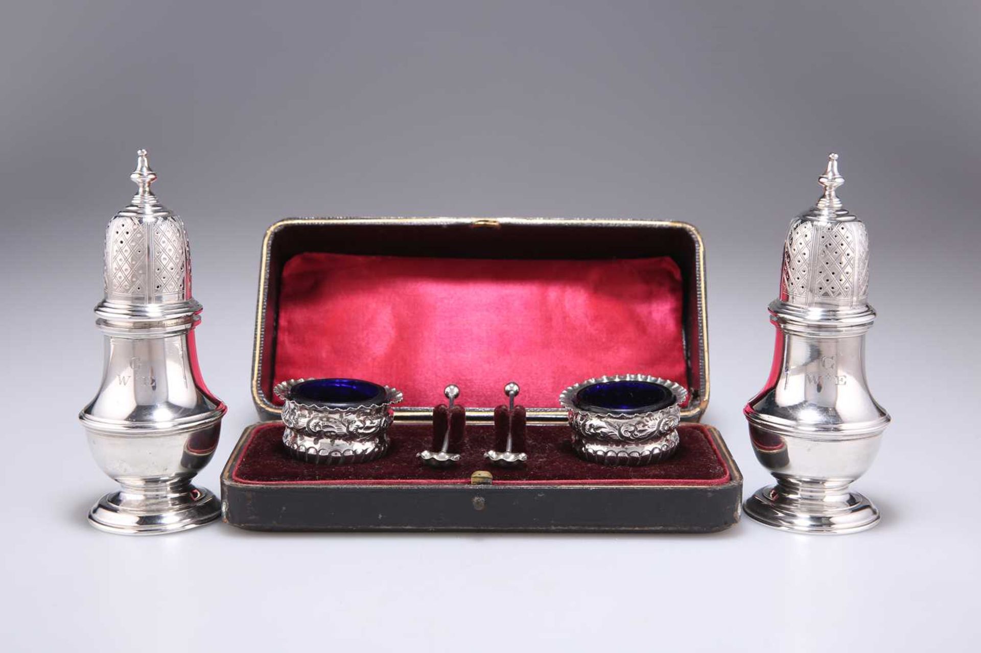 A PAIR OF LATE VICTORIAN SILVER SALTS, AND A PAIR OF LATE 19TH CENTURY AMERICAN SILVER CASTERS