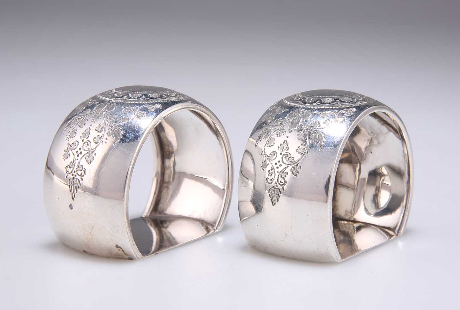 A PAIR OF VICTORIAN ENGRAVED SILVER NAPKIN RINGS