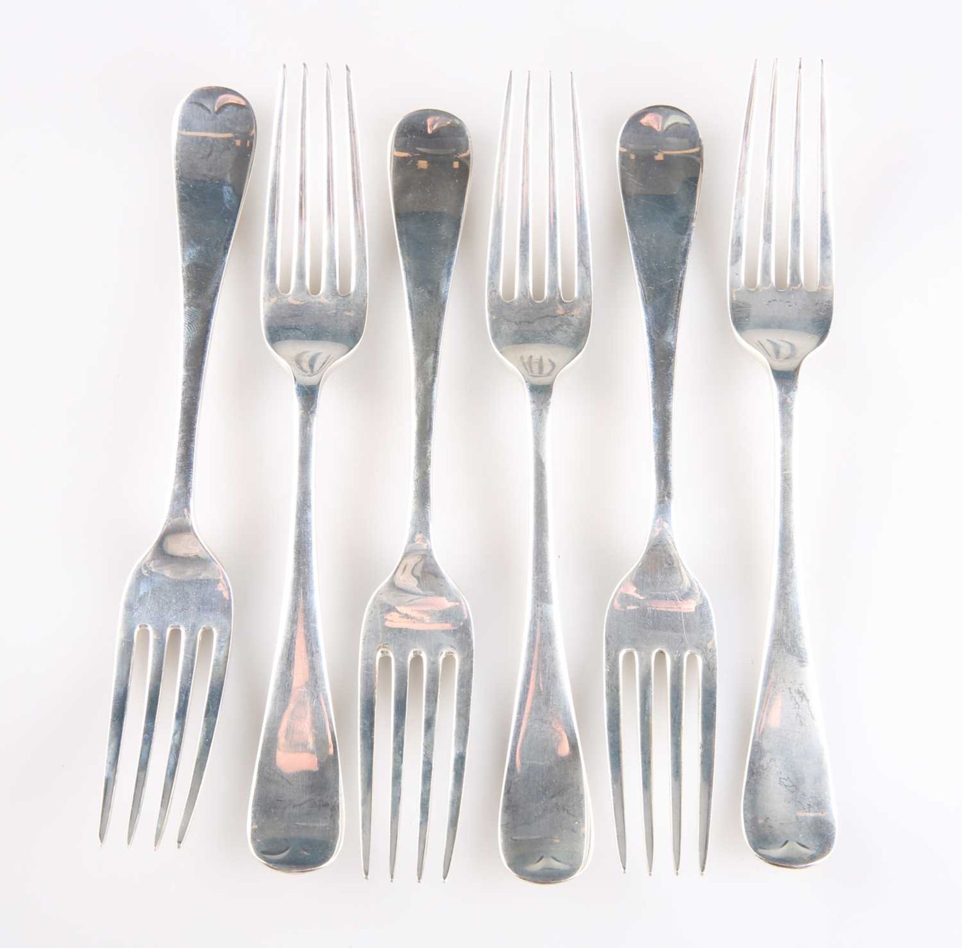 A SET OF SIX GEORGE V SILVER TABLE FORKS