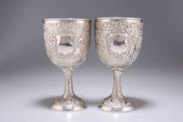 A PAIR OF INDIAN SILVER GOBLETS, 19TH CENTURY