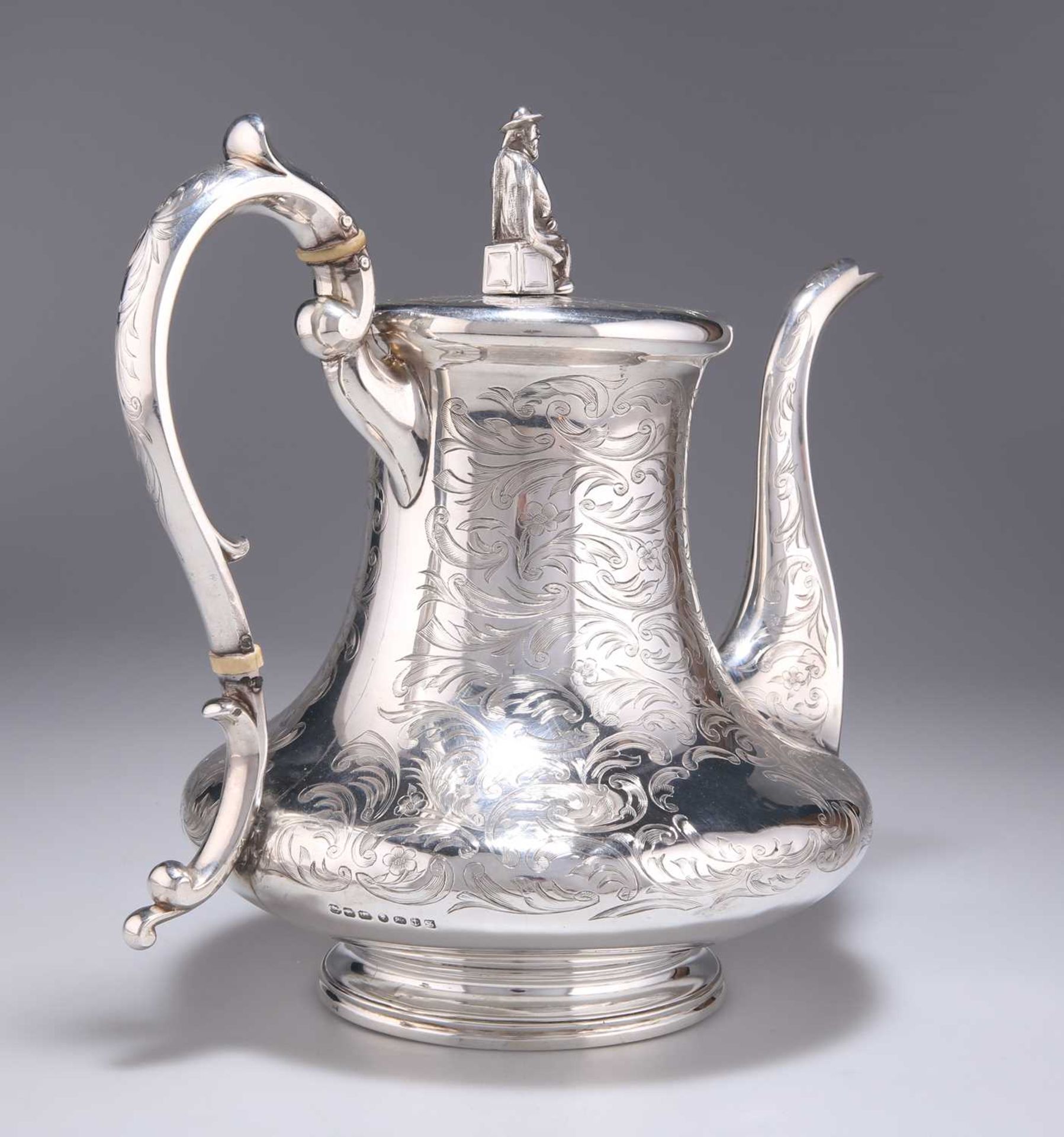 AN EARLY VICTORIAN SILVER COFFEE POT - Image 2 of 10