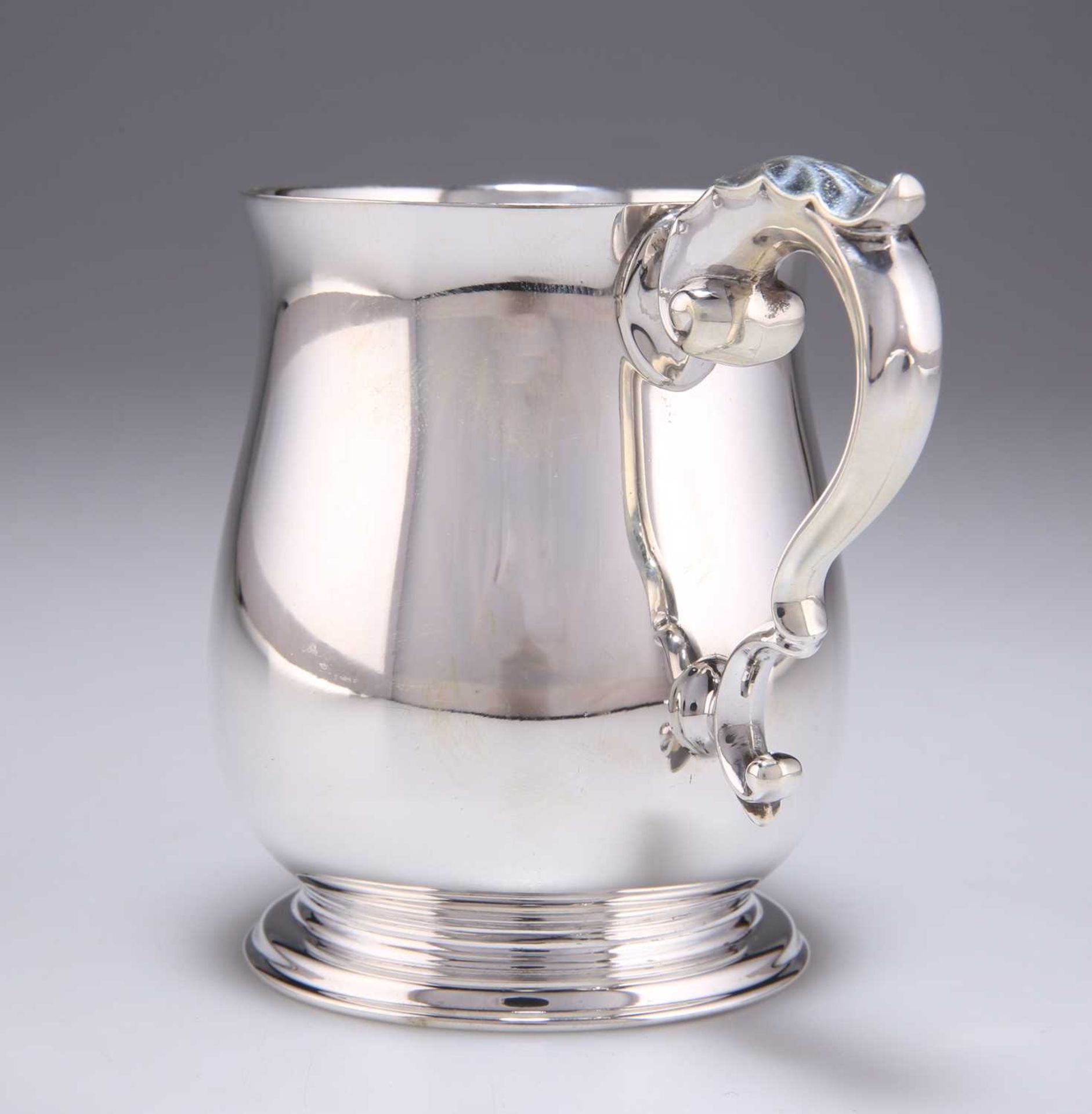 A GEORGE V SILVER MUG