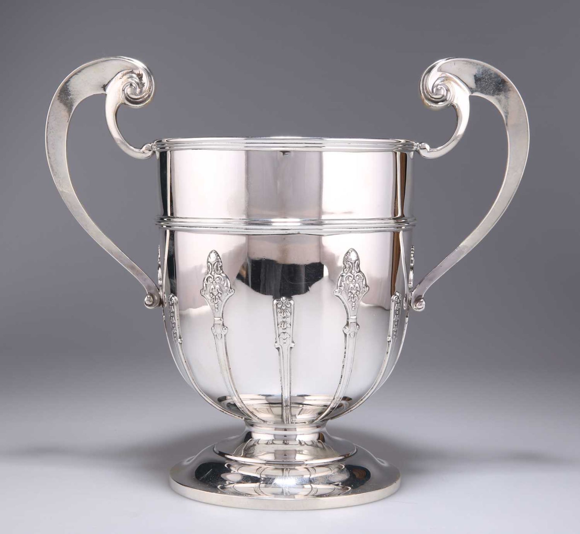 AN EDWARDIAN LARGE SILVER TROPHY CUP