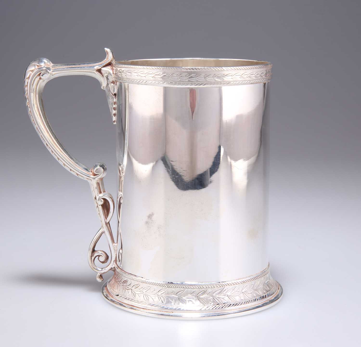 A VICTORIAN SILVER PINT MUG - Image 2 of 3