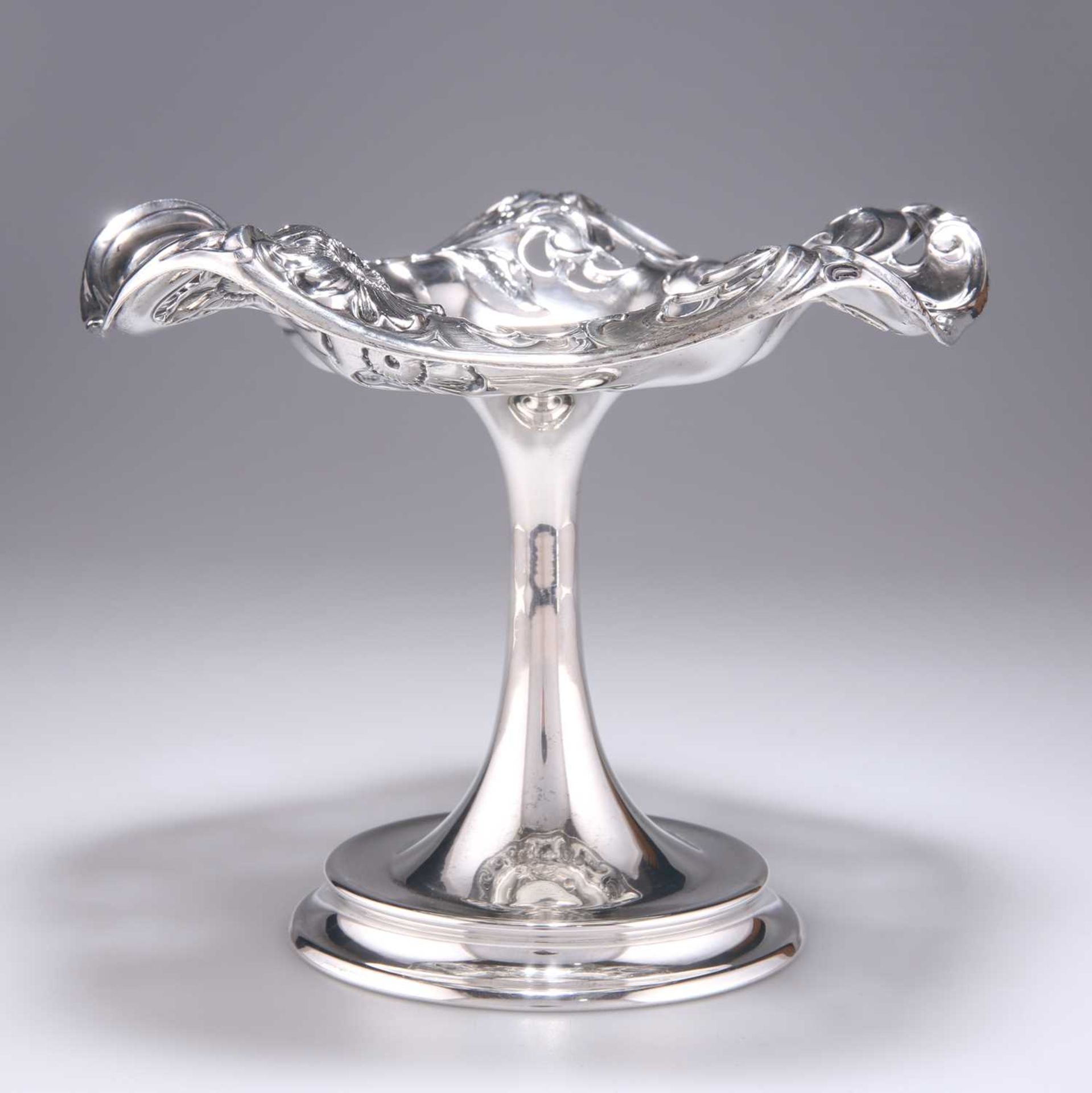 AN ART NOUVEAU AMERICAN STERLING SILVER COMPOTE - Bild 2 aus 3