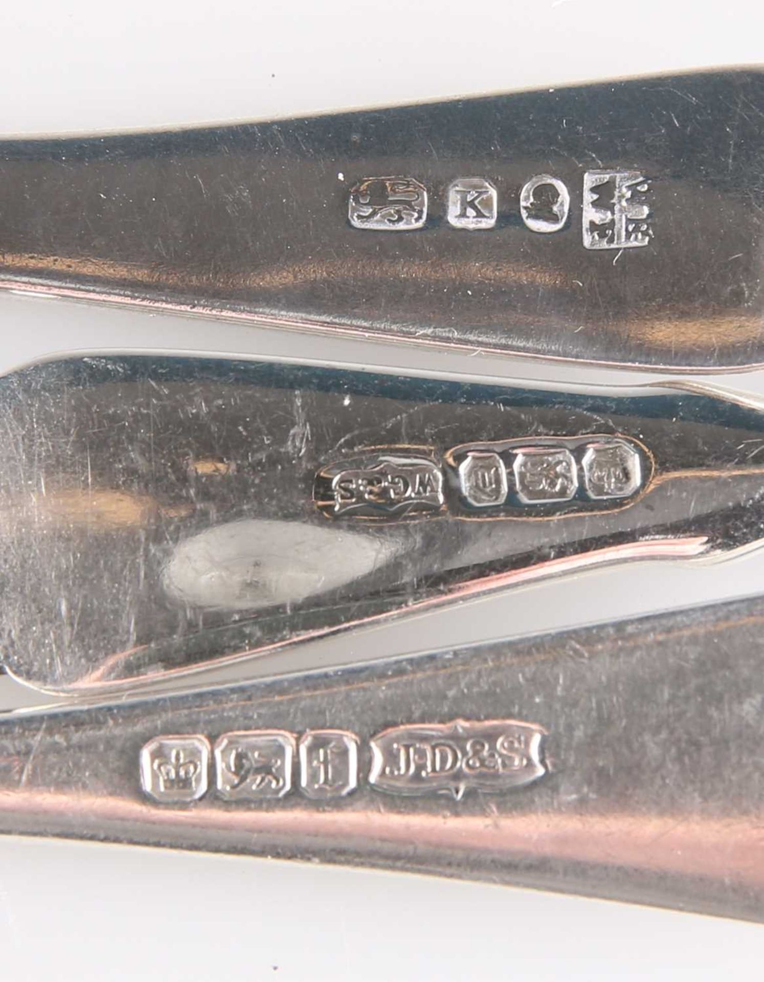 A MIXED GROUP OF SILVER FLATWARE, WILLIAM IV AND LATER - Bild 2 aus 2