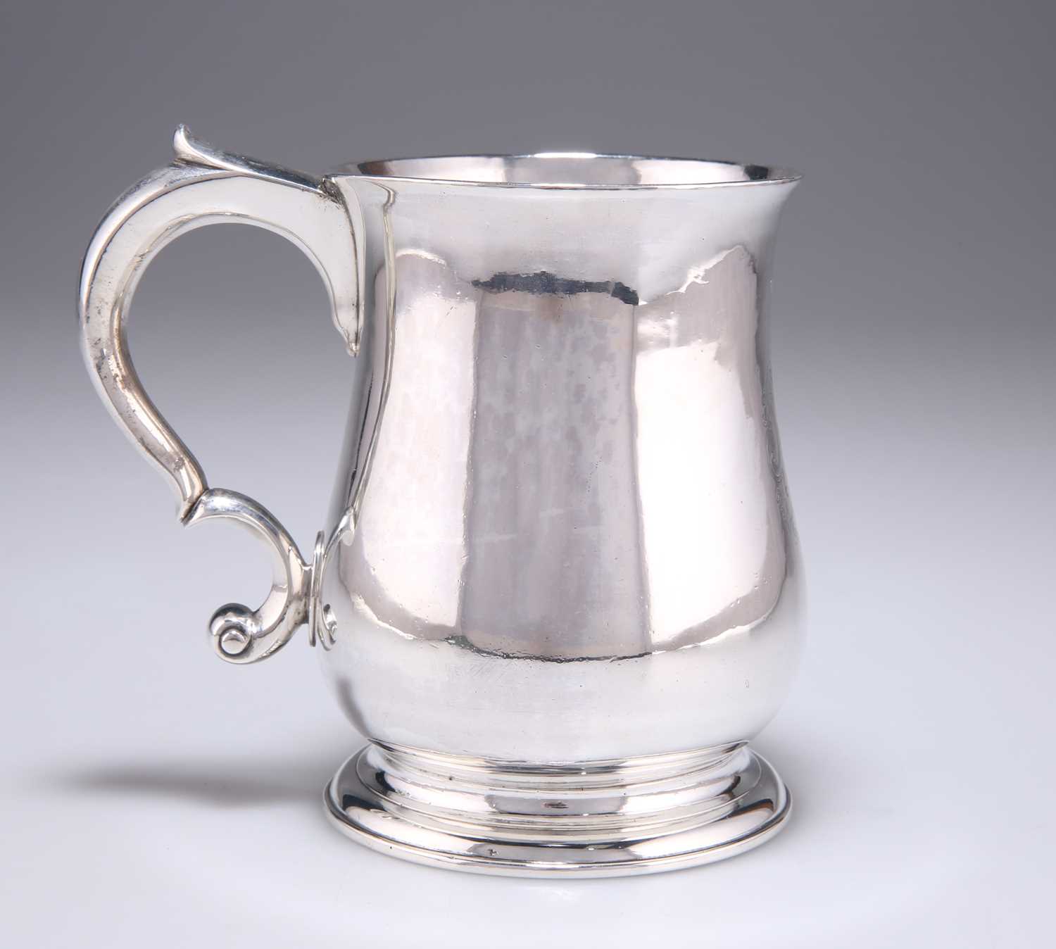 A FINE GEORGE II SILVER MUG - Image 2 of 3