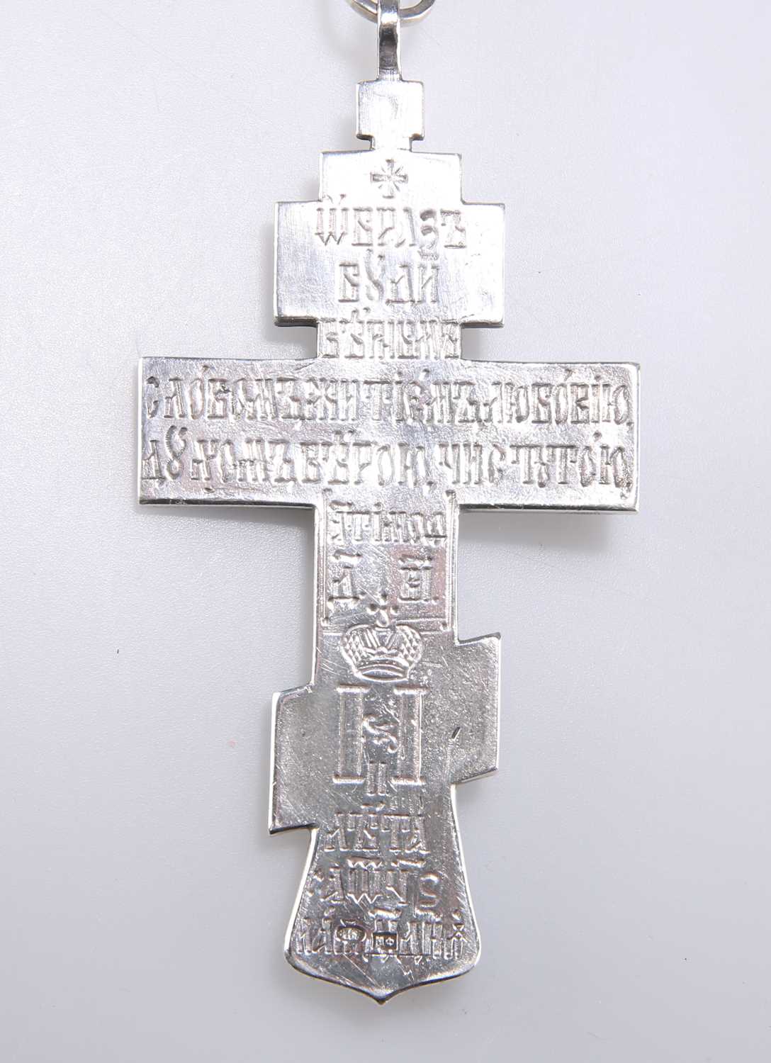 A 19TH CENTURY RUSSIAN SILVER ORTHODOX CRUCIFIX PENDANT ON CHAIN - Image 2 of 3