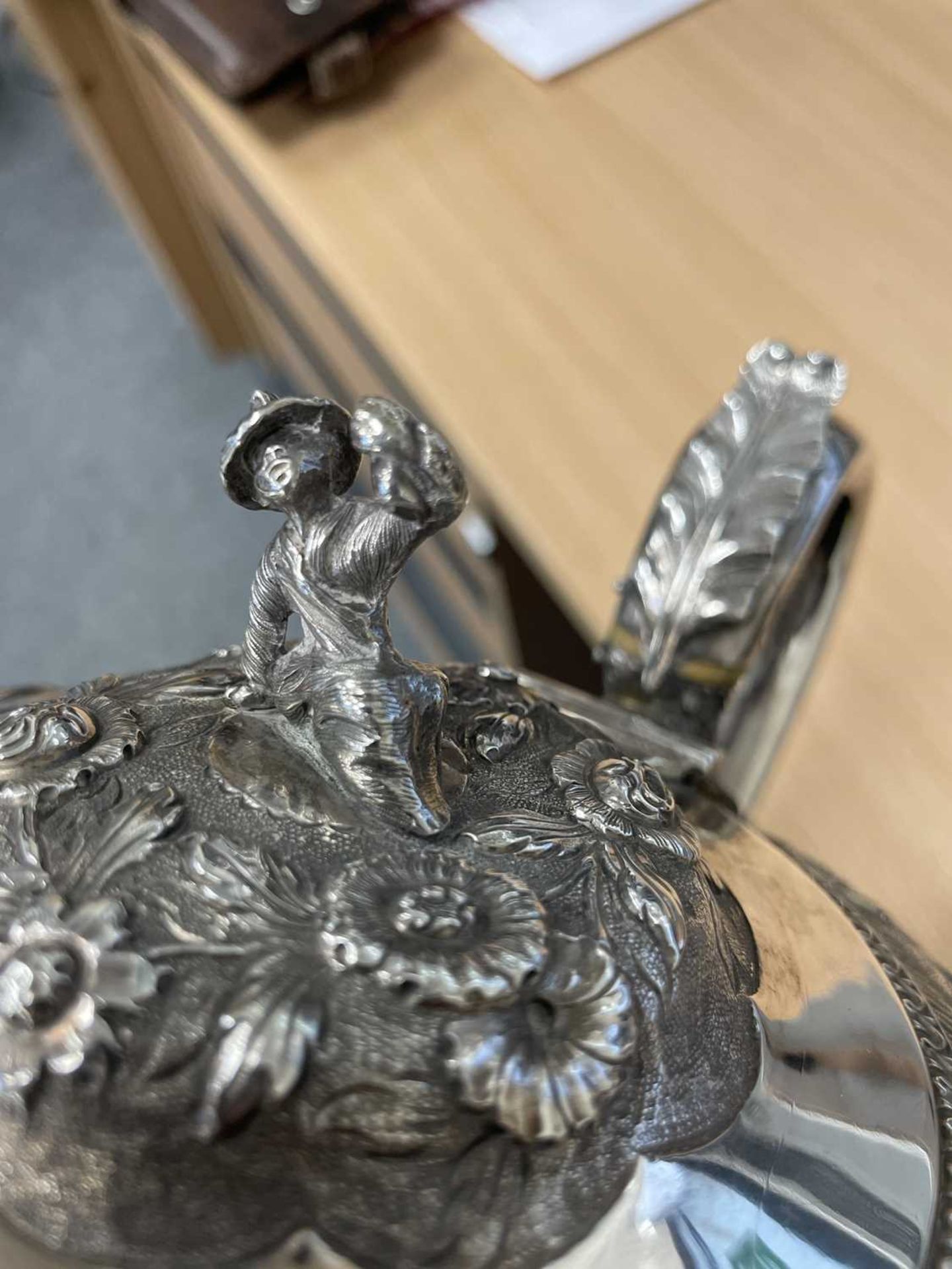 A GEORGE IV SILVER TEAPOT - Image 5 of 6