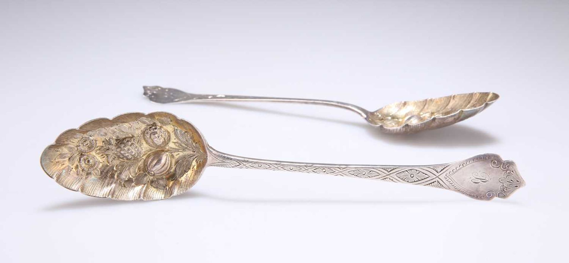 A PAIR OF GEORGE IV SILVER BERRY SPOONS