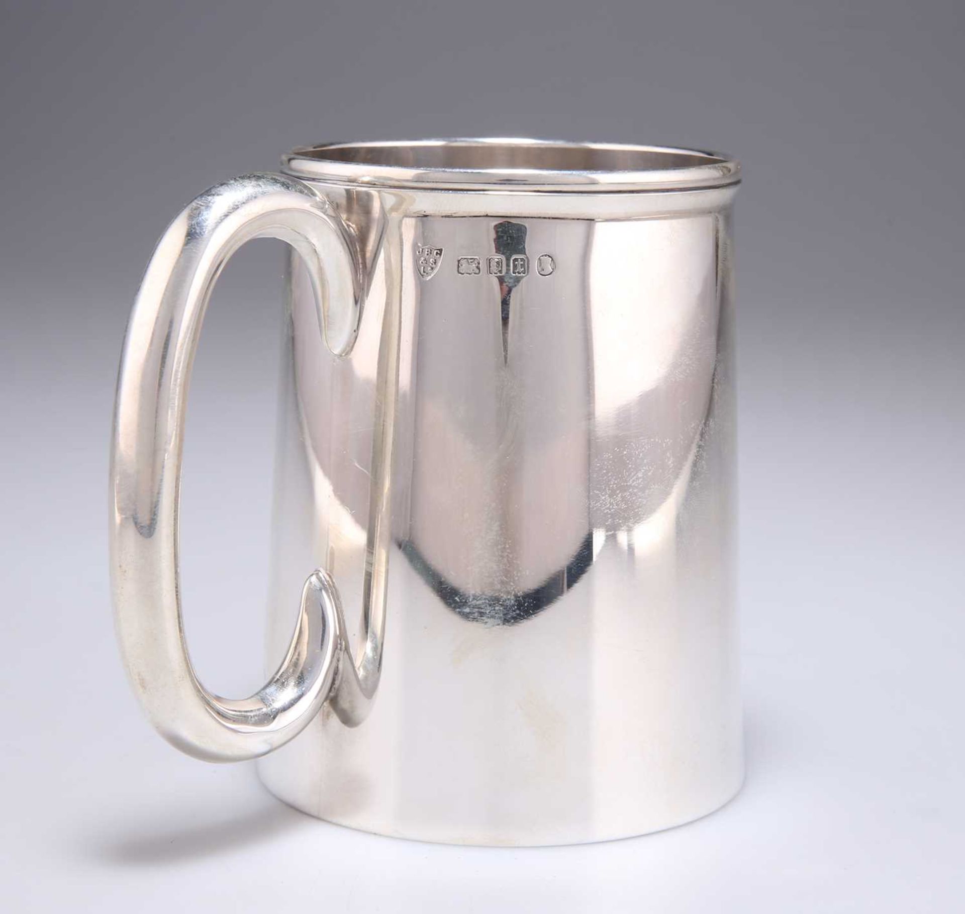 A GEORGE V SILVER PINT MUG