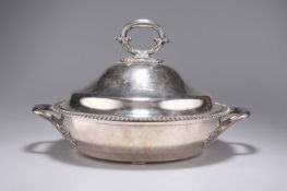 AN EARLY 19TH CENTURY OLD SHEFFIELD PLATE TWIN-HANDLED VEGETABLE DISH