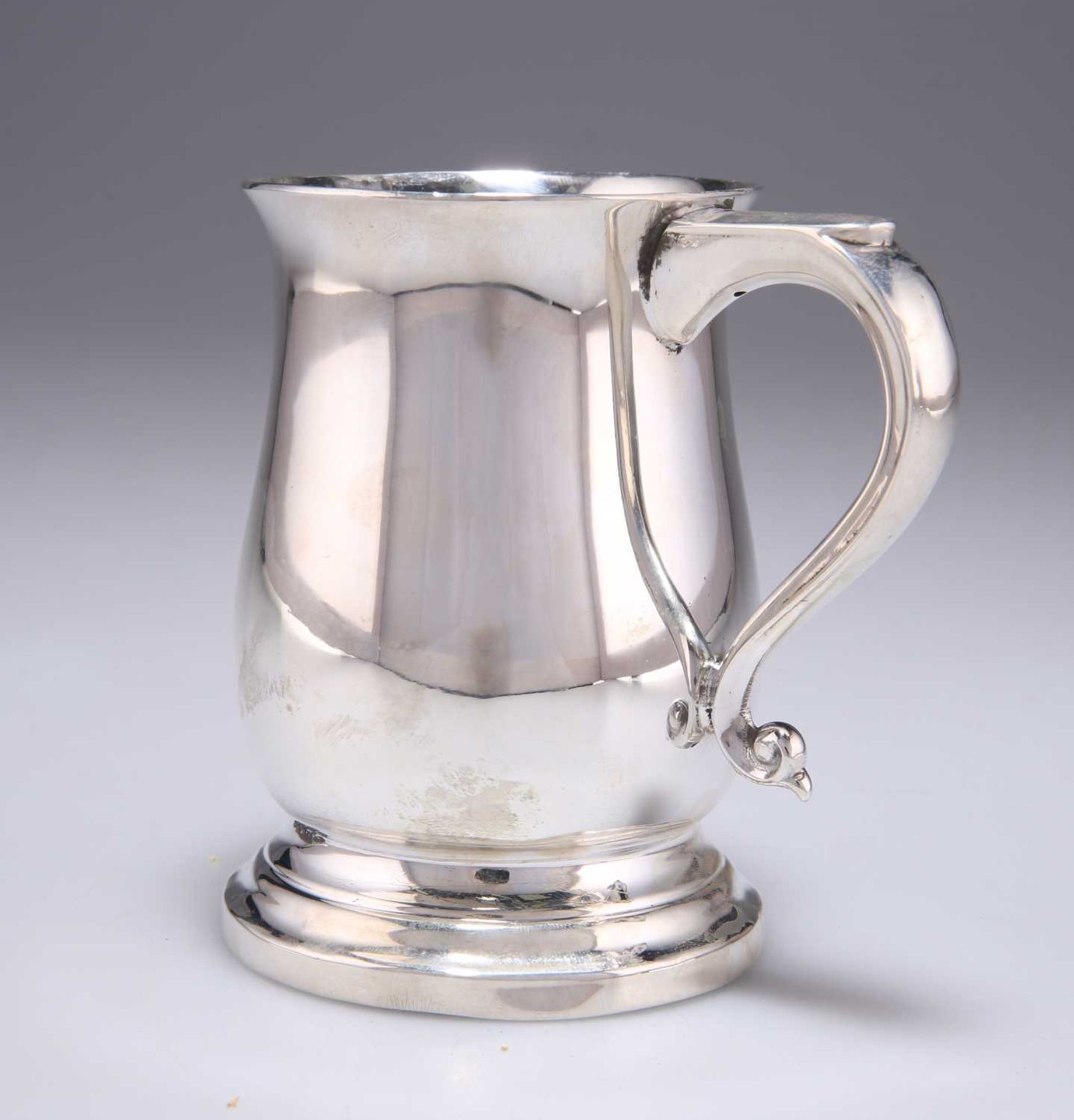 A GEORGIAN STYLE SILVER HALF-PINT TANKARD