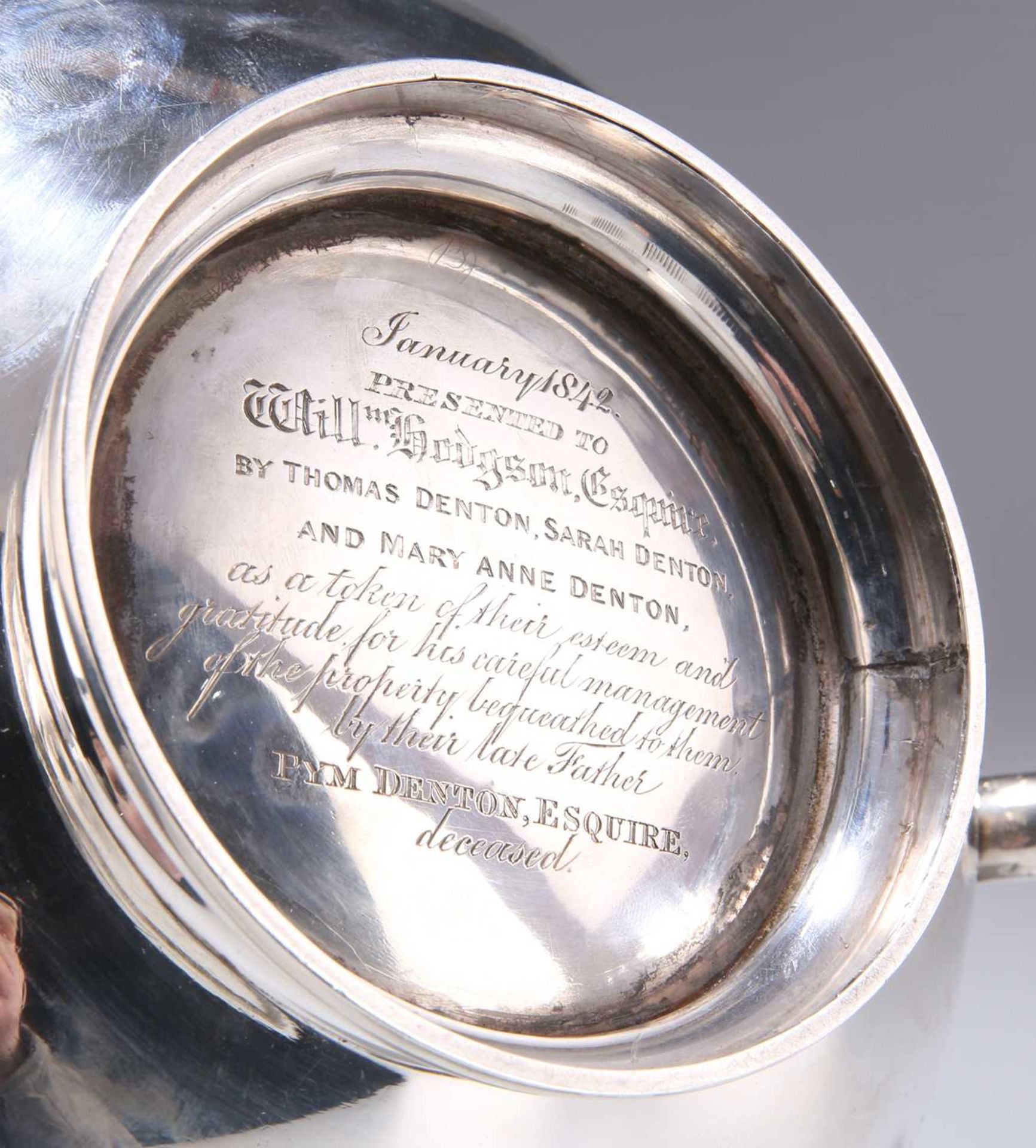 AN EARLY VICTORIAN SILVER COFFEE POT - Image 4 of 10