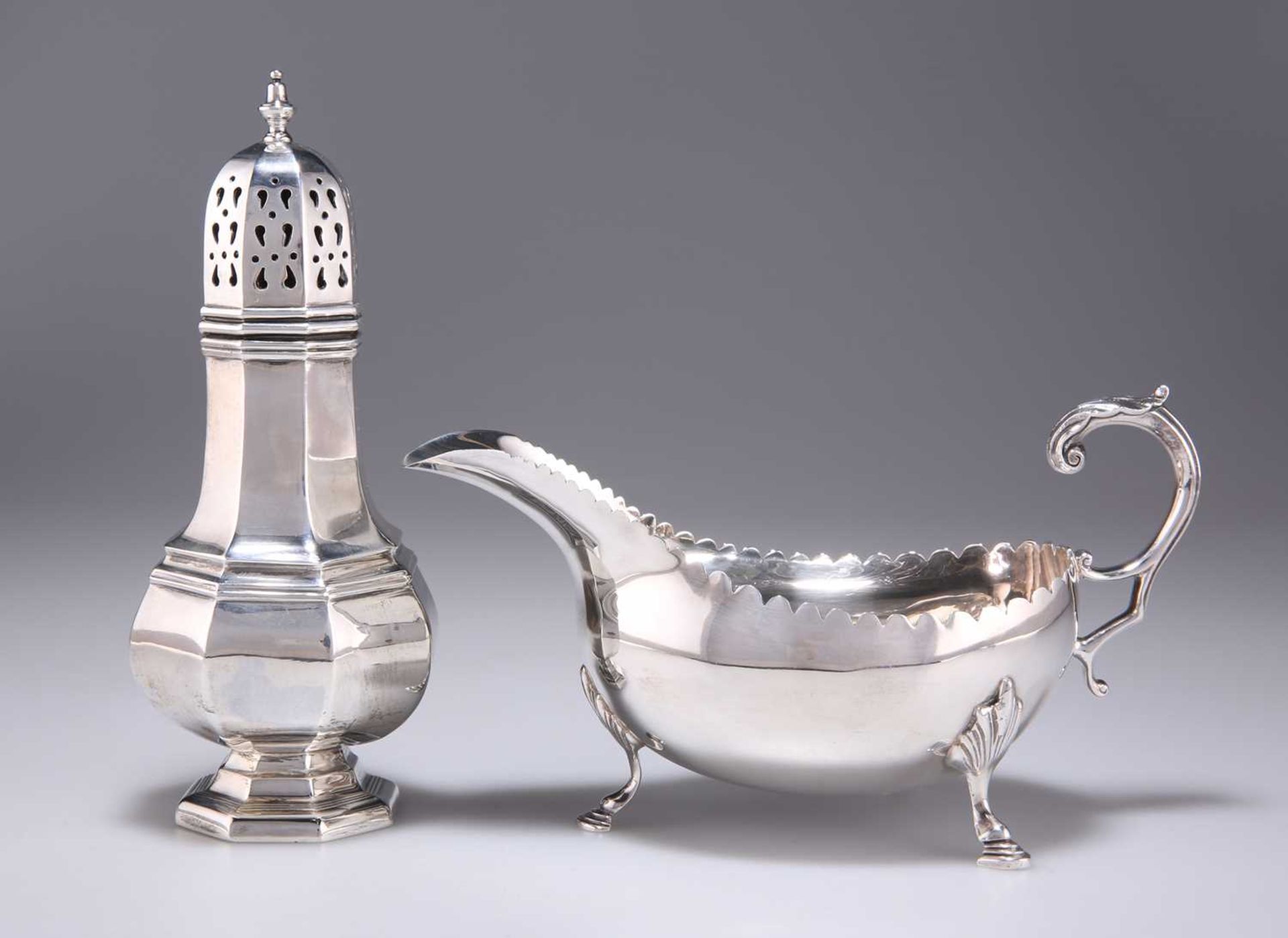 AN ELIZABETH II SILVER SUGAR CASTER, AND AN IRISH SILVER SAUCEBOAT - Bild 2 aus 2