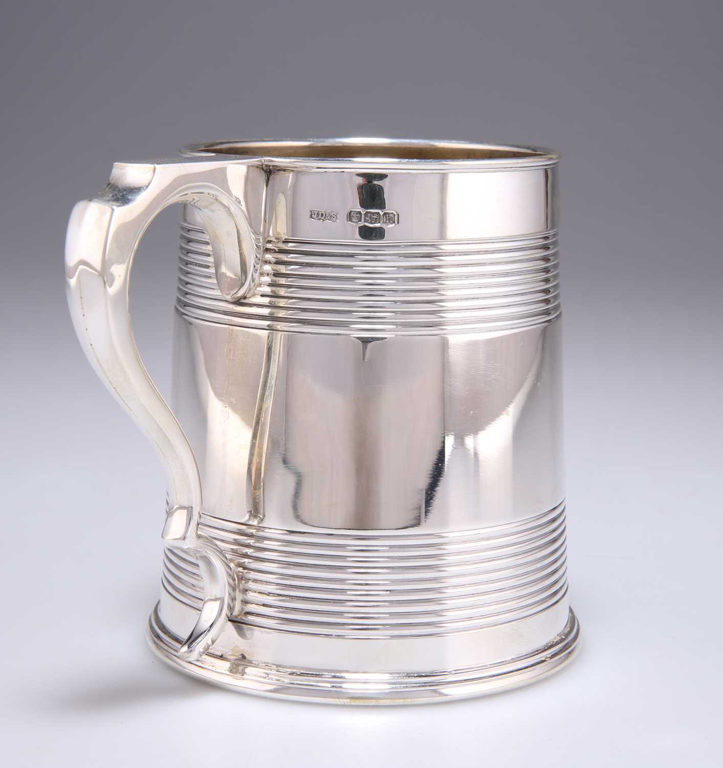 A GEORGIAN STYLE REEDED PINT MUG