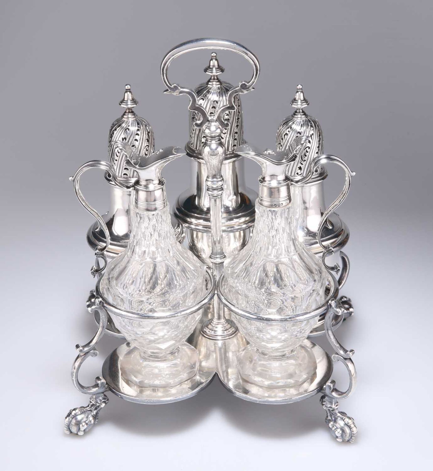 A MONUMENTAL 19TH CENTURY SILVER CRUET - Bild 3 aus 5