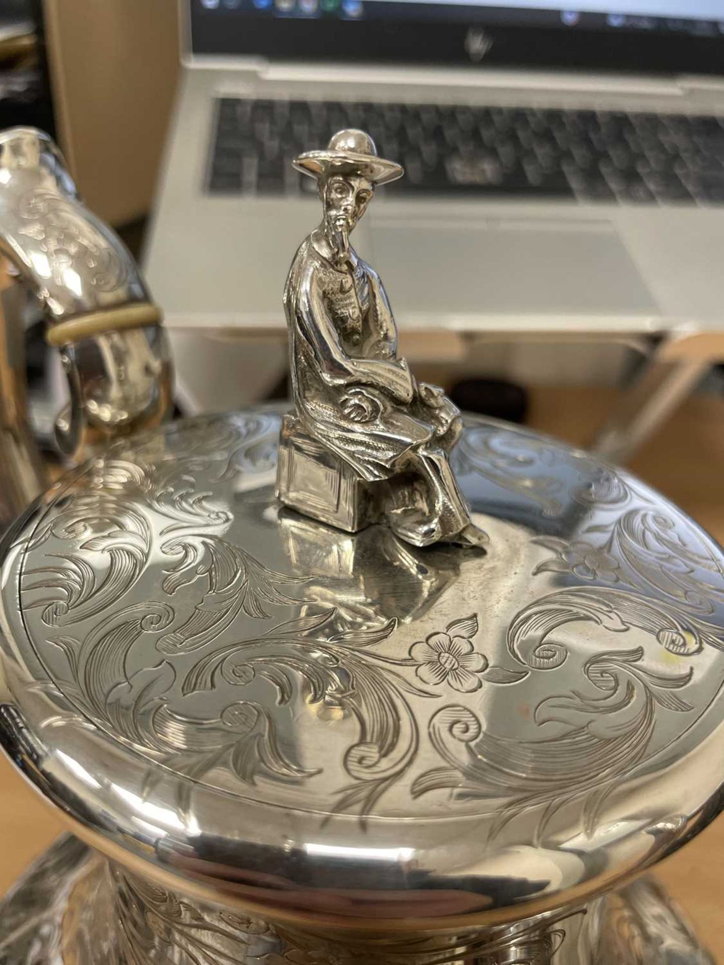 AN EARLY VICTORIAN SILVER COFFEE POT - Image 7 of 10