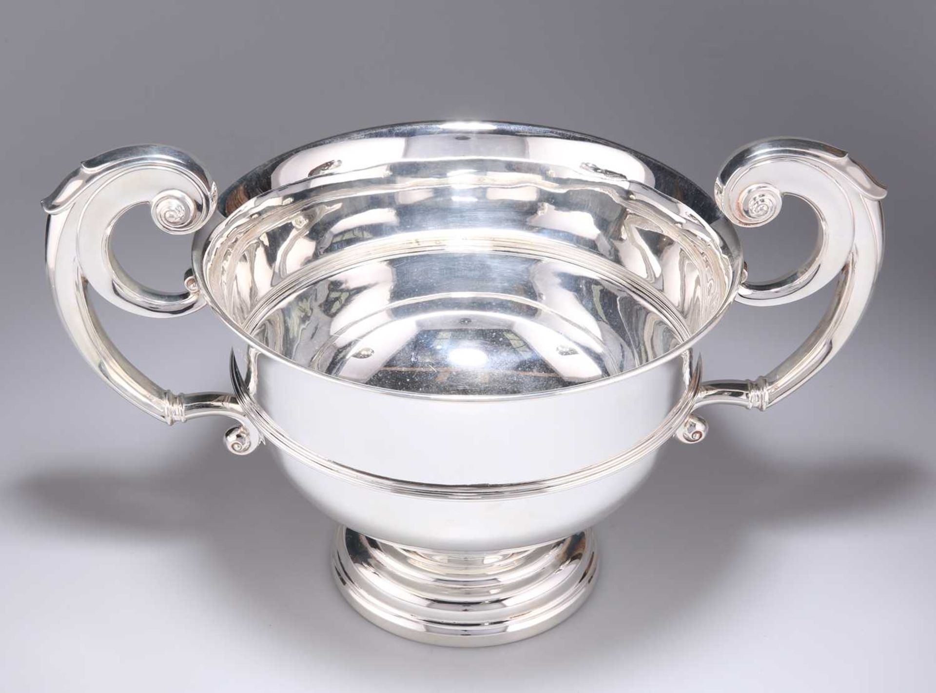 AN ELIZABETH II IMPRESSIVE SILVER TWIN-HANDLED TROPHY CUP - Image 2 of 3