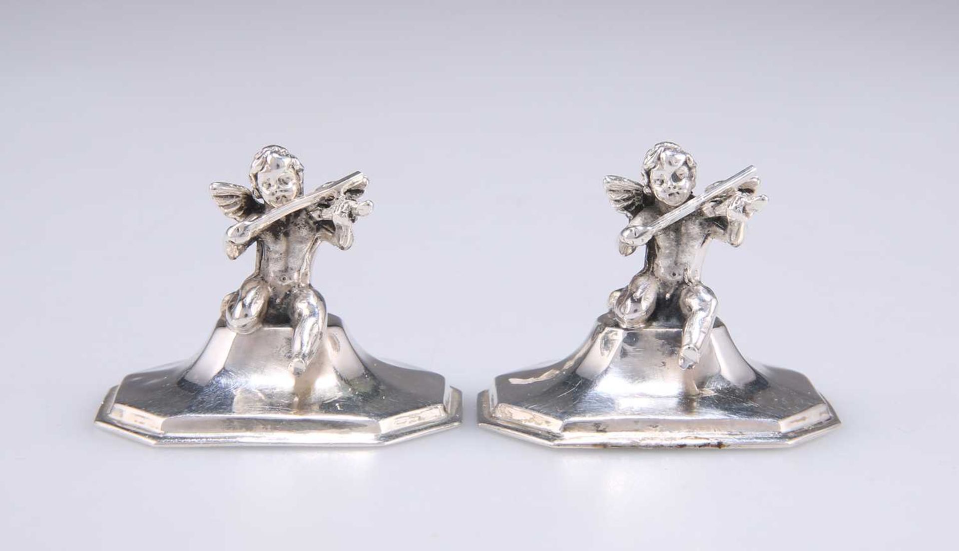 A PAIR OF EARLY 20TH CENTURY MENU HOLDERS