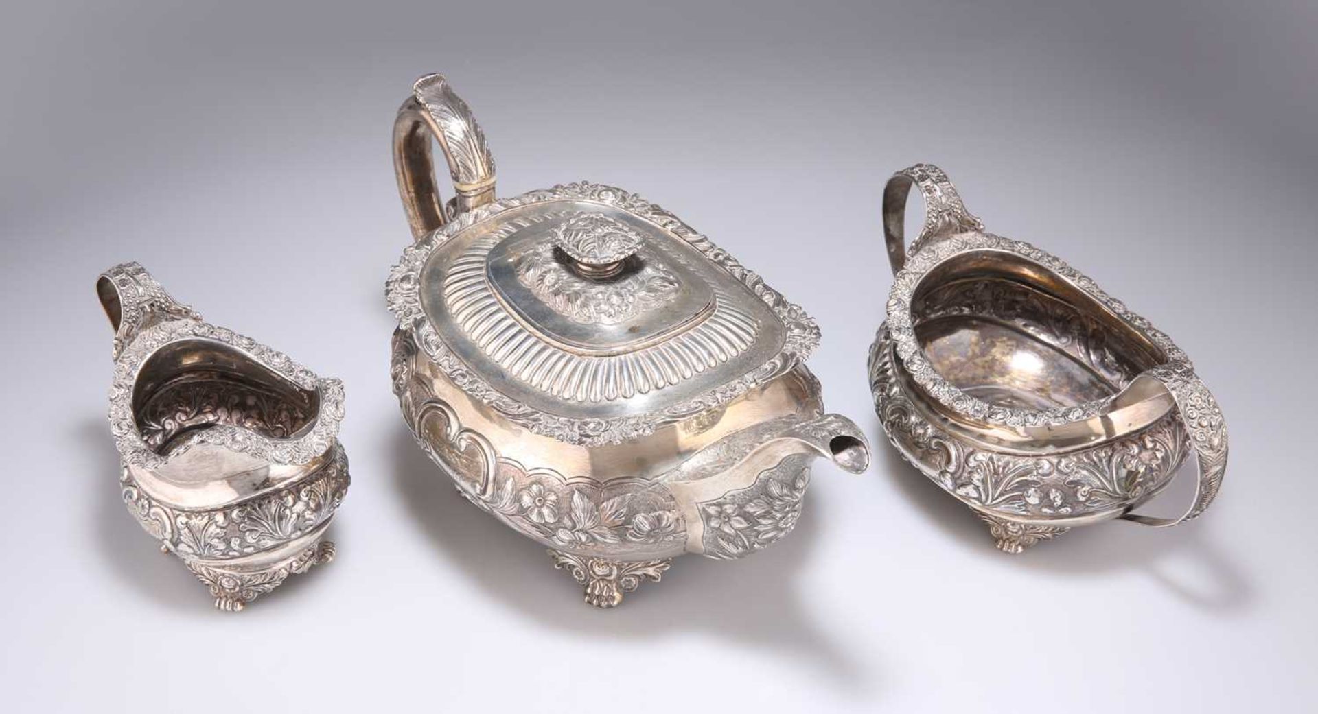 A GEORGE IV MATCHED SILVER TEA SERVICE - Bild 2 aus 8