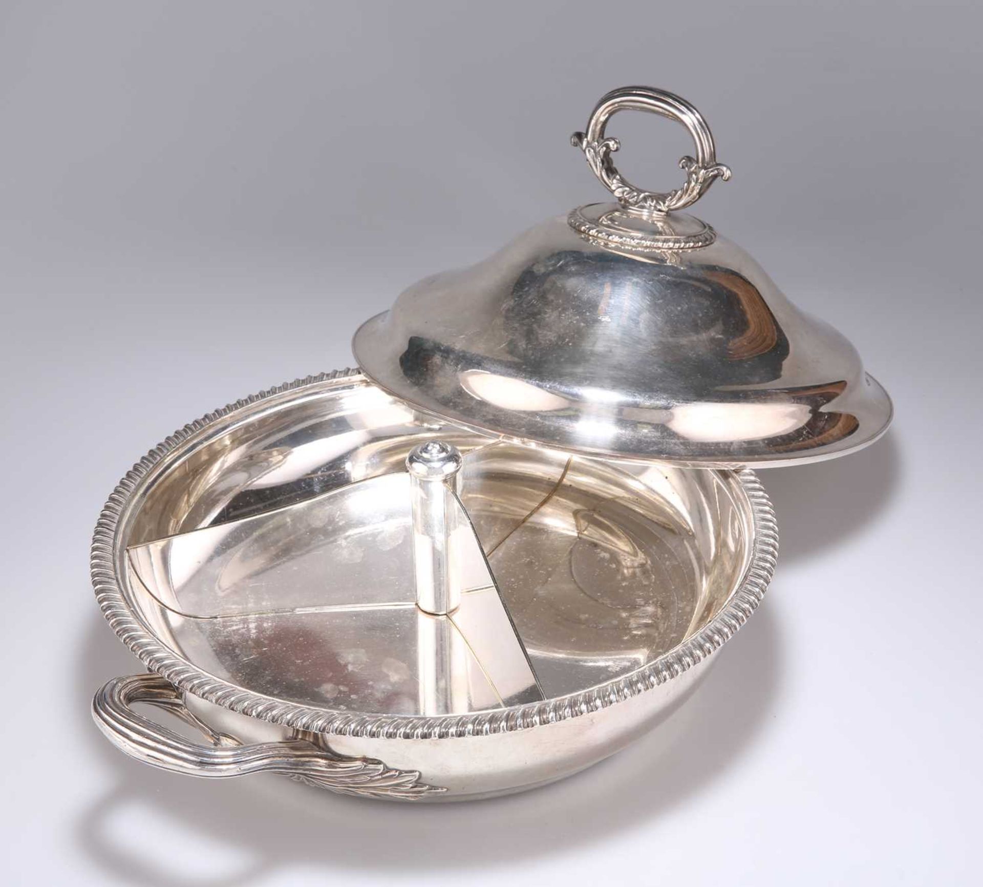 AN EARLY 19TH CENTURY OLD SHEFFIELD PLATE TWIN-HANDLED VEGETABLE DISH - Image 3 of 4