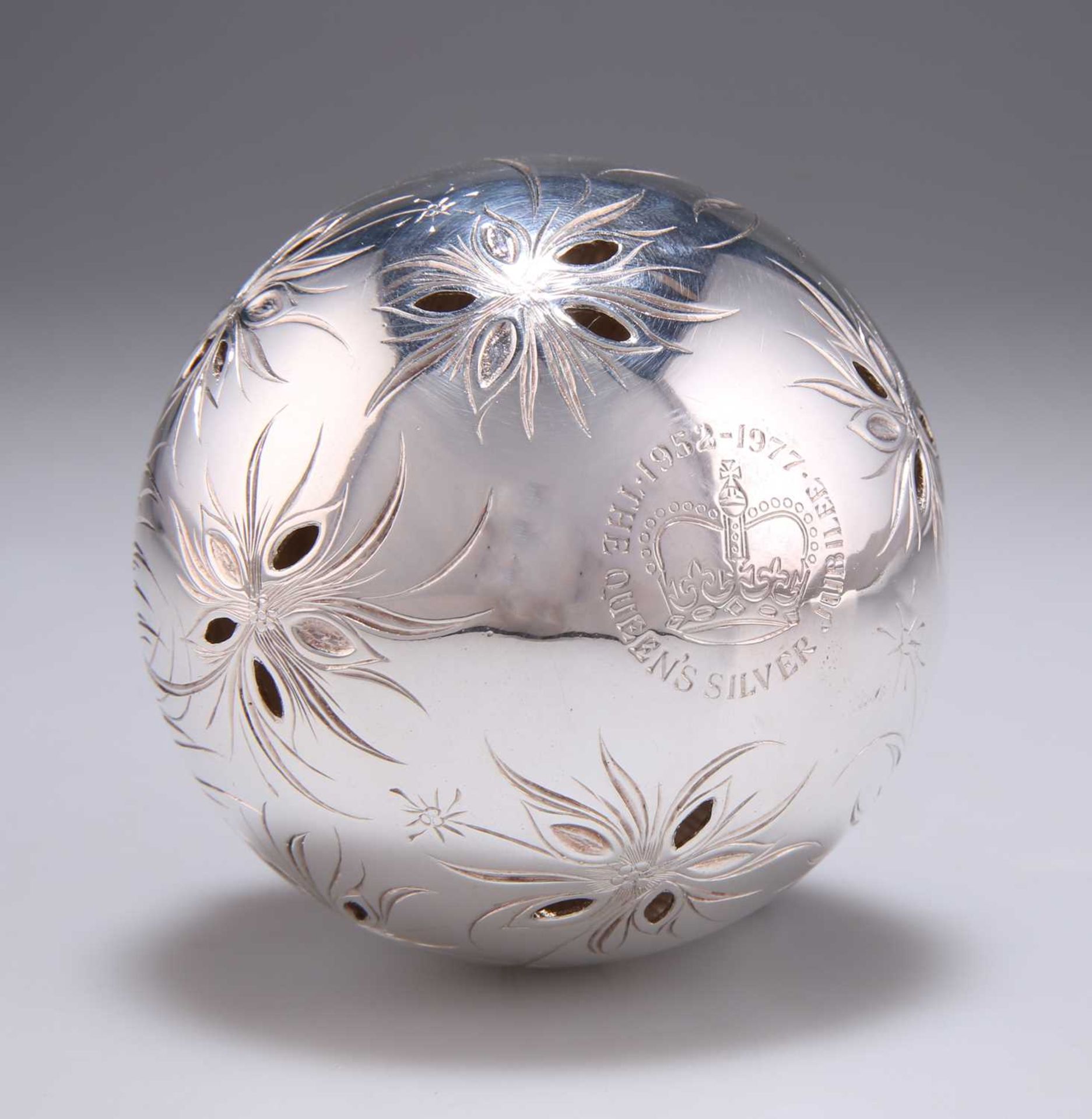 A TAYLOR OF LONDON SILVER POMANDER - Image 3 of 7