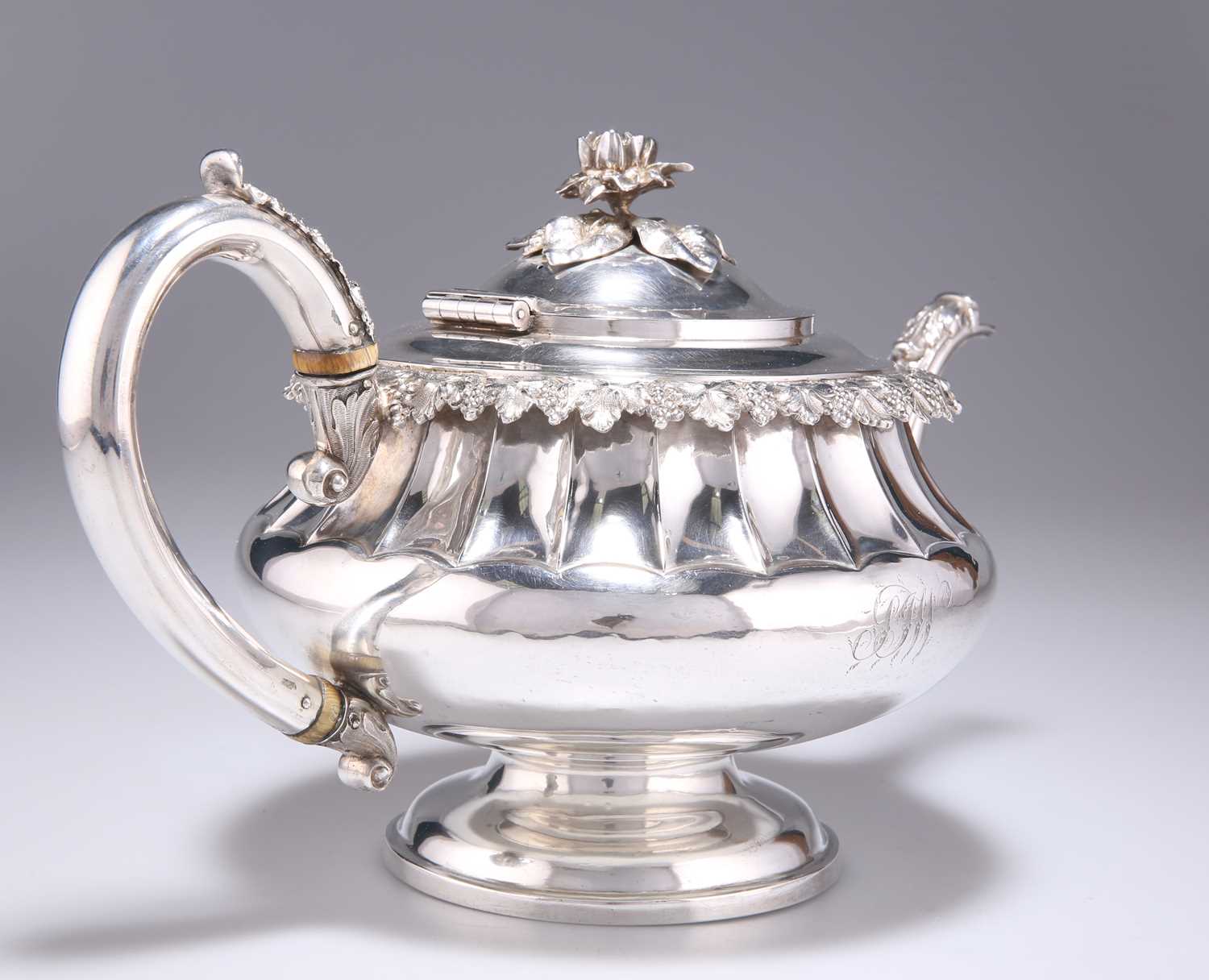 A GEORGE IV SILVER TEAPOT - Image 3 of 10