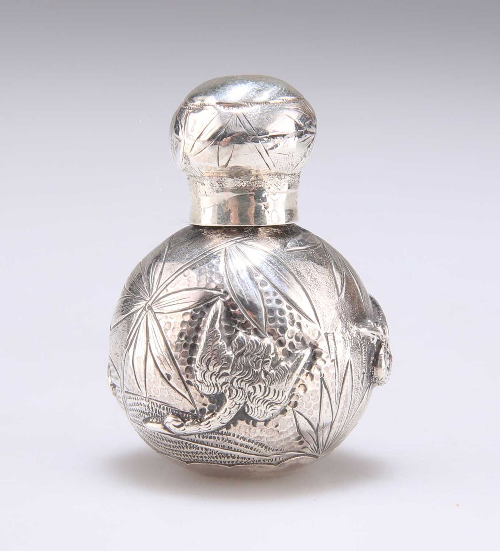 A VICTORIAN AESTHETIC MOVEMENT SILVER SCENT BOTTLE - Image 2 of 3