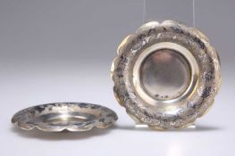 A PAIR OF RUSSIAN SILVER AND NIELLO DISHES