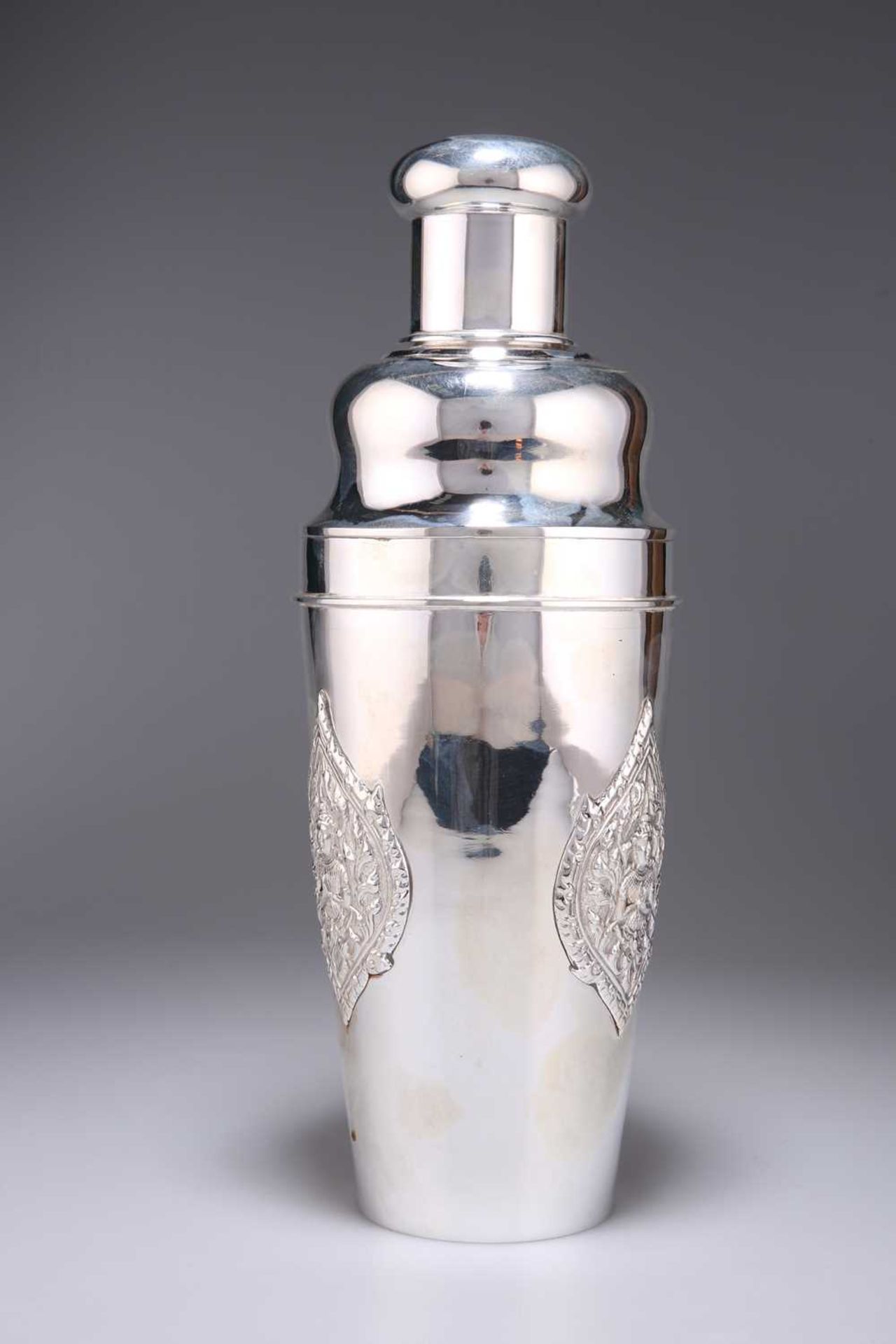 A LARGE THAI STERLING SILVER COCKTAIL SHAKER - Image 2 of 2