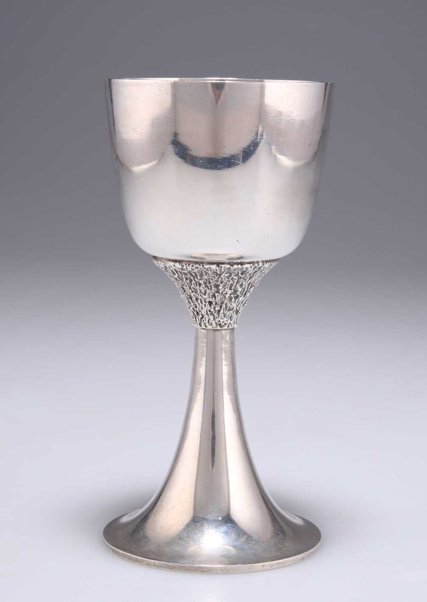 AN ELIZABETH II SILVER GOBLET - Image 2 of 3