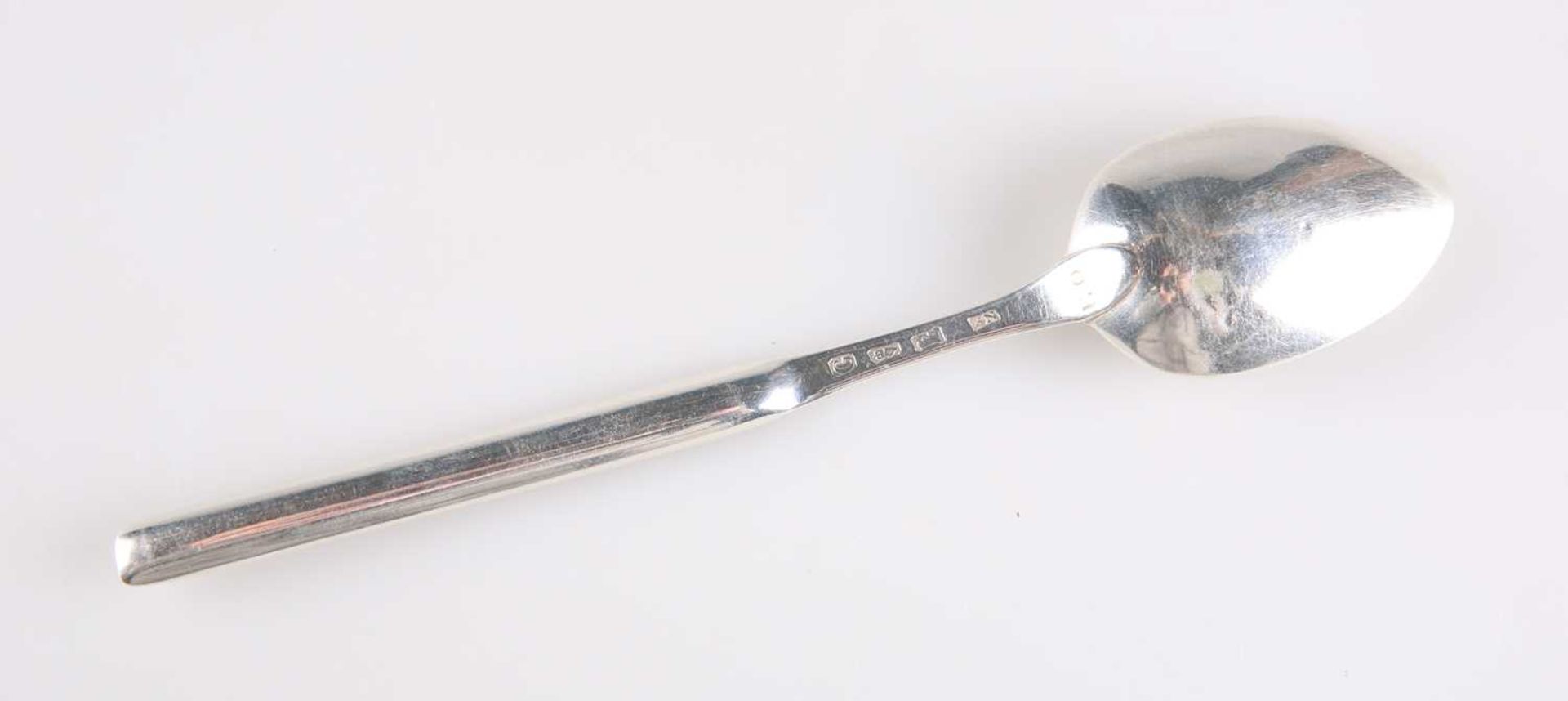 A GEORGE III IRISH SILVER MARROW SPOON - Image 2 of 3