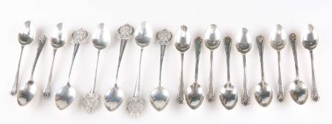 A GROUP OF GEORGE V SILVER TEASPOONS