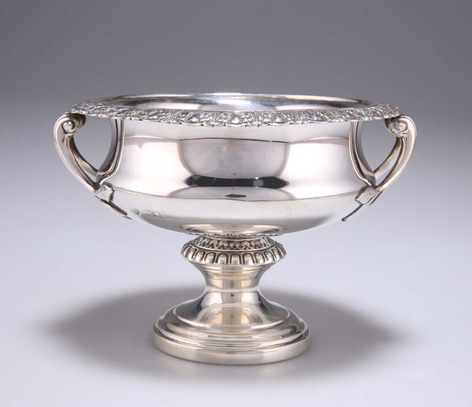 AN EDWARD VII SILVER PEDESTAL VASE IN THE WARWICK STYLE