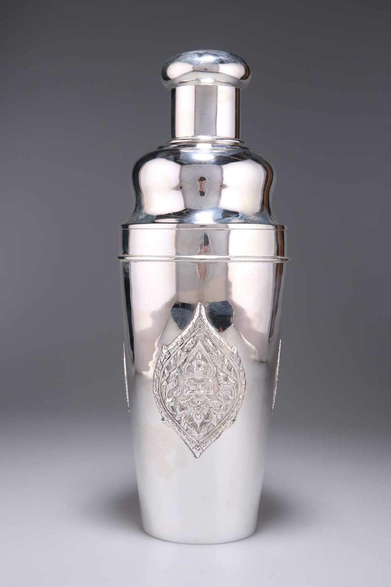 A LARGE THAI STERLING SILVER COCKTAIL SHAKER