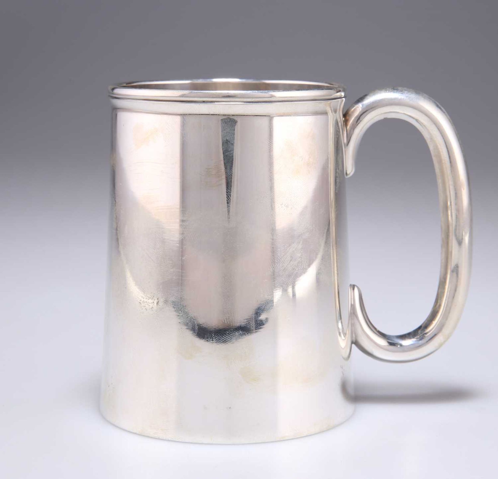 A GEORGE V SILVER PINT MUG - Image 2 of 3