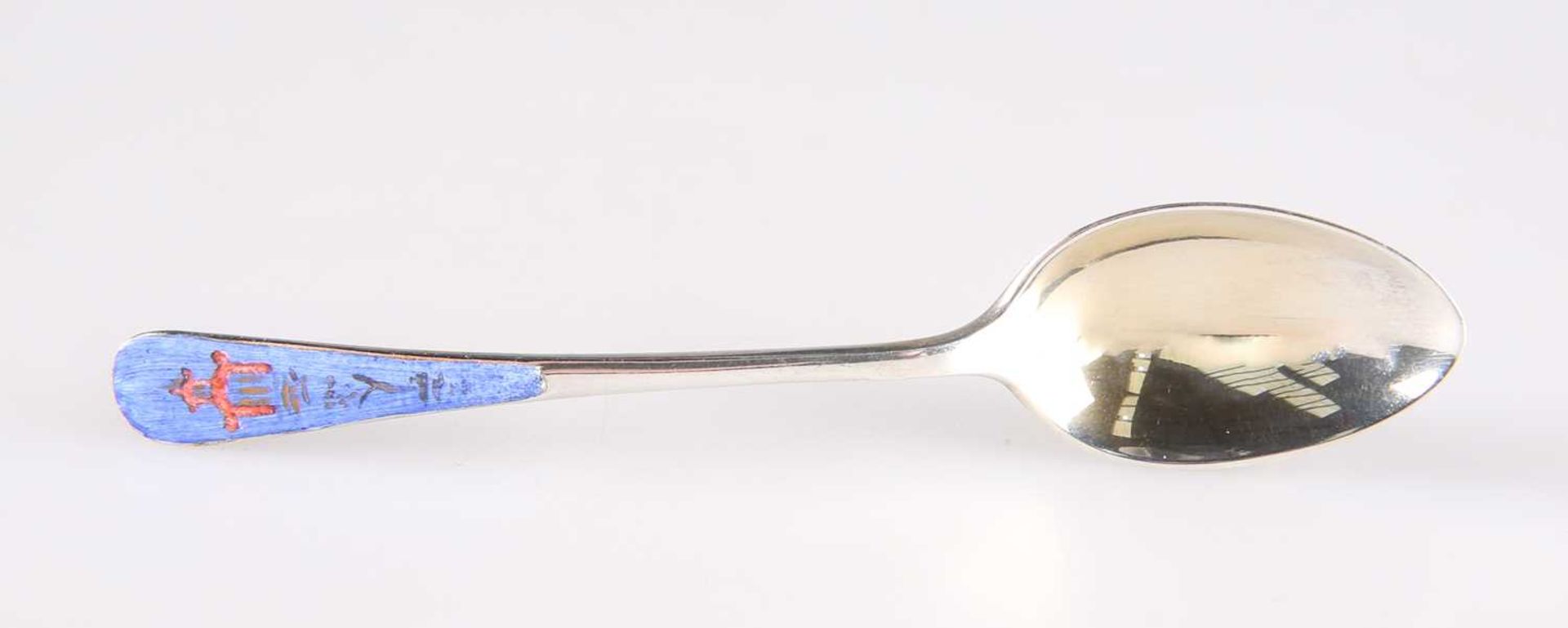 A SET OF SIX GEORGE V SILVER AND ENAMEL COFFEE SPOONS - Image 2 of 3