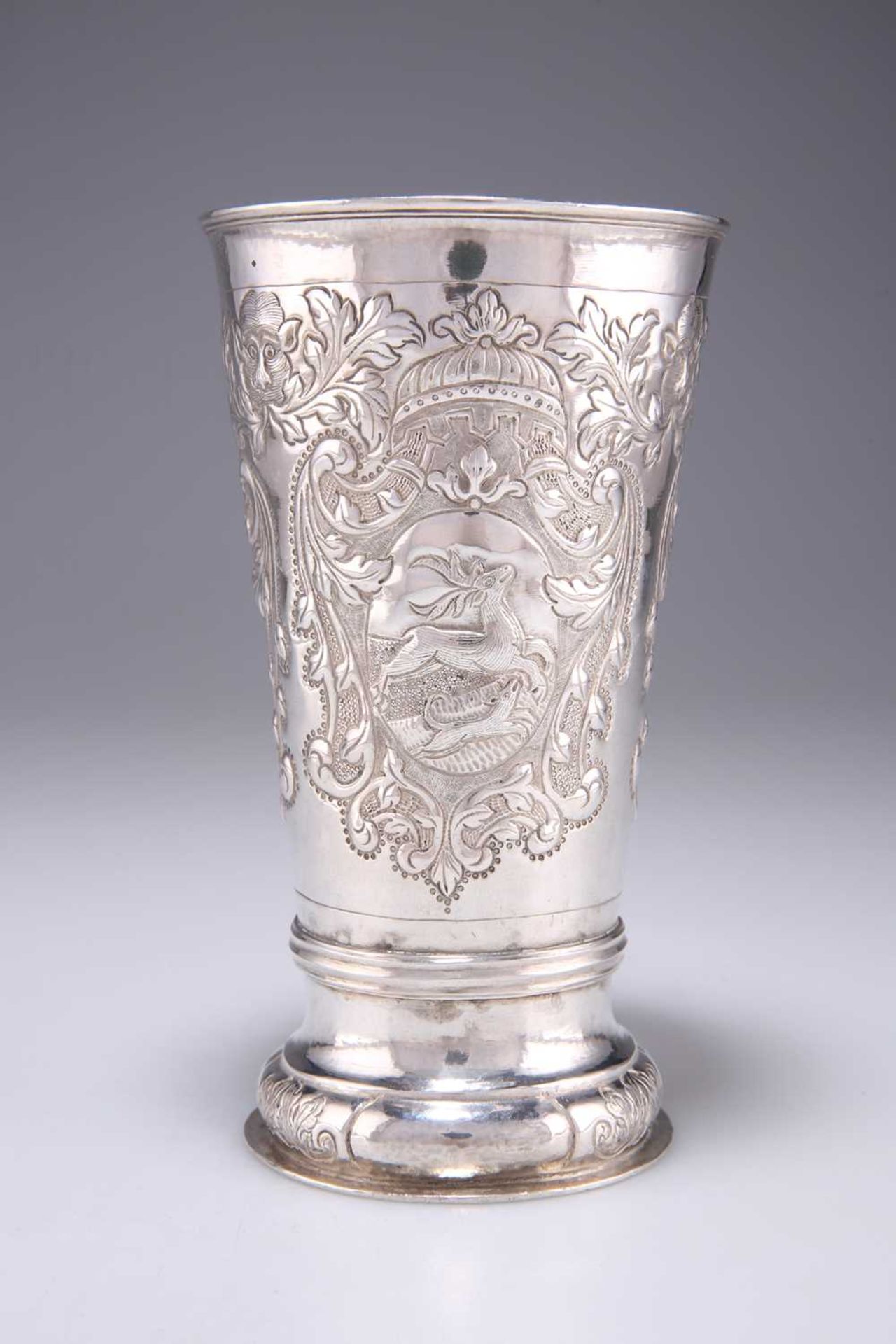 AN 18TH CENTURY RUSSIAN LARGE SILVER BEAKER - Bild 2 aus 3