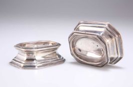 A PAIR OF VICTORIAN SILVER TRENCHER SALTS