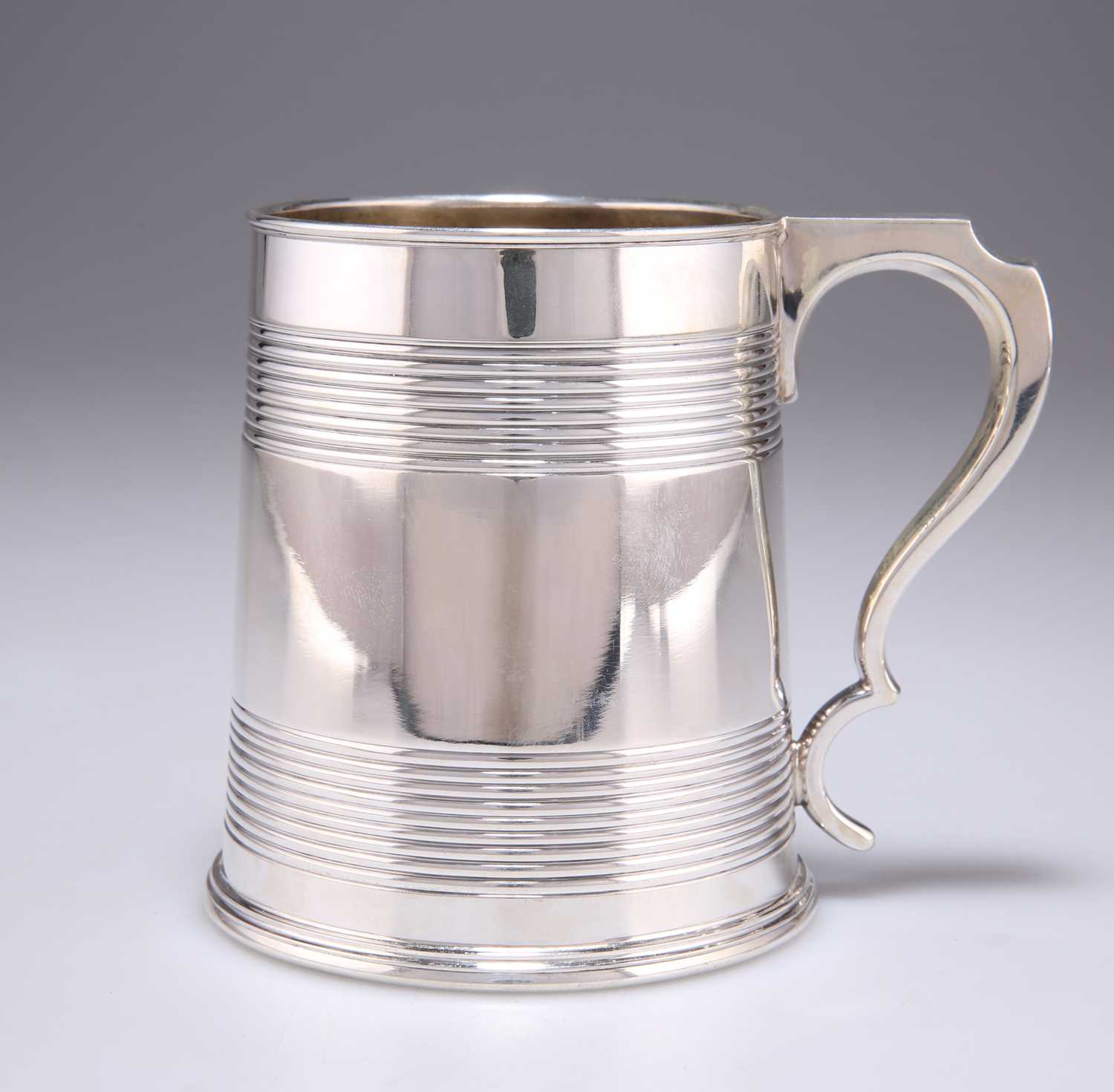 A GEORGIAN STYLE REEDED PINT MUG - Image 2 of 3