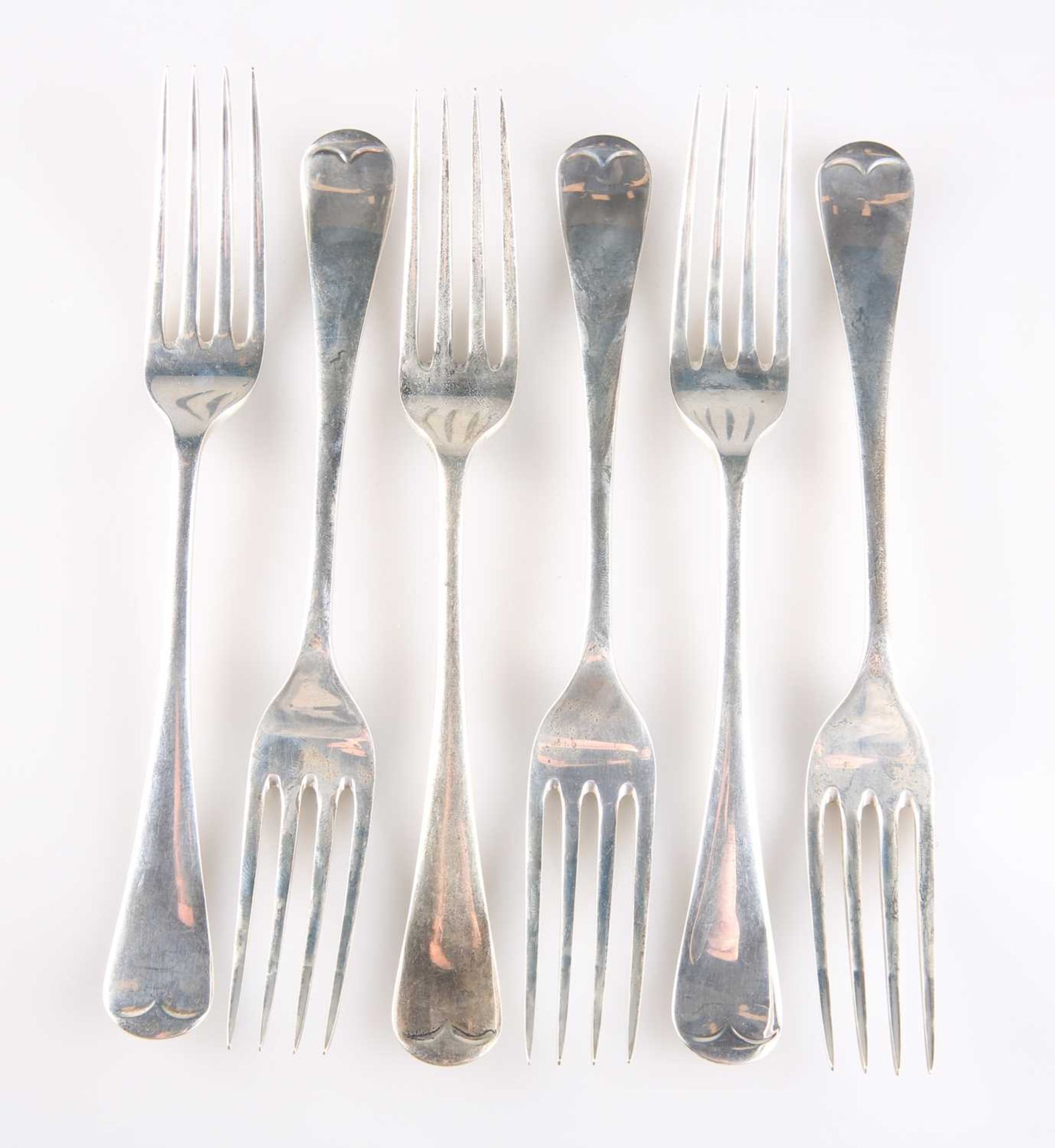 A SET OF SIX GEORGE V SILVER TABLE FORKS