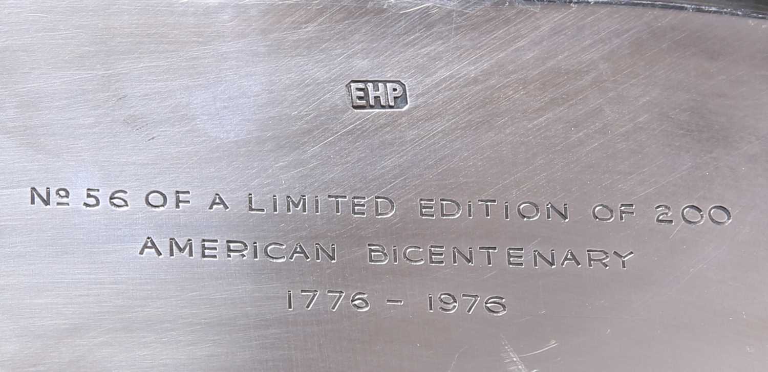 AN ELIZABETH II LARGE SILVER SALVER, COMMEMORATING THE AMERICAN BICENTENARY - Image 3 of 4