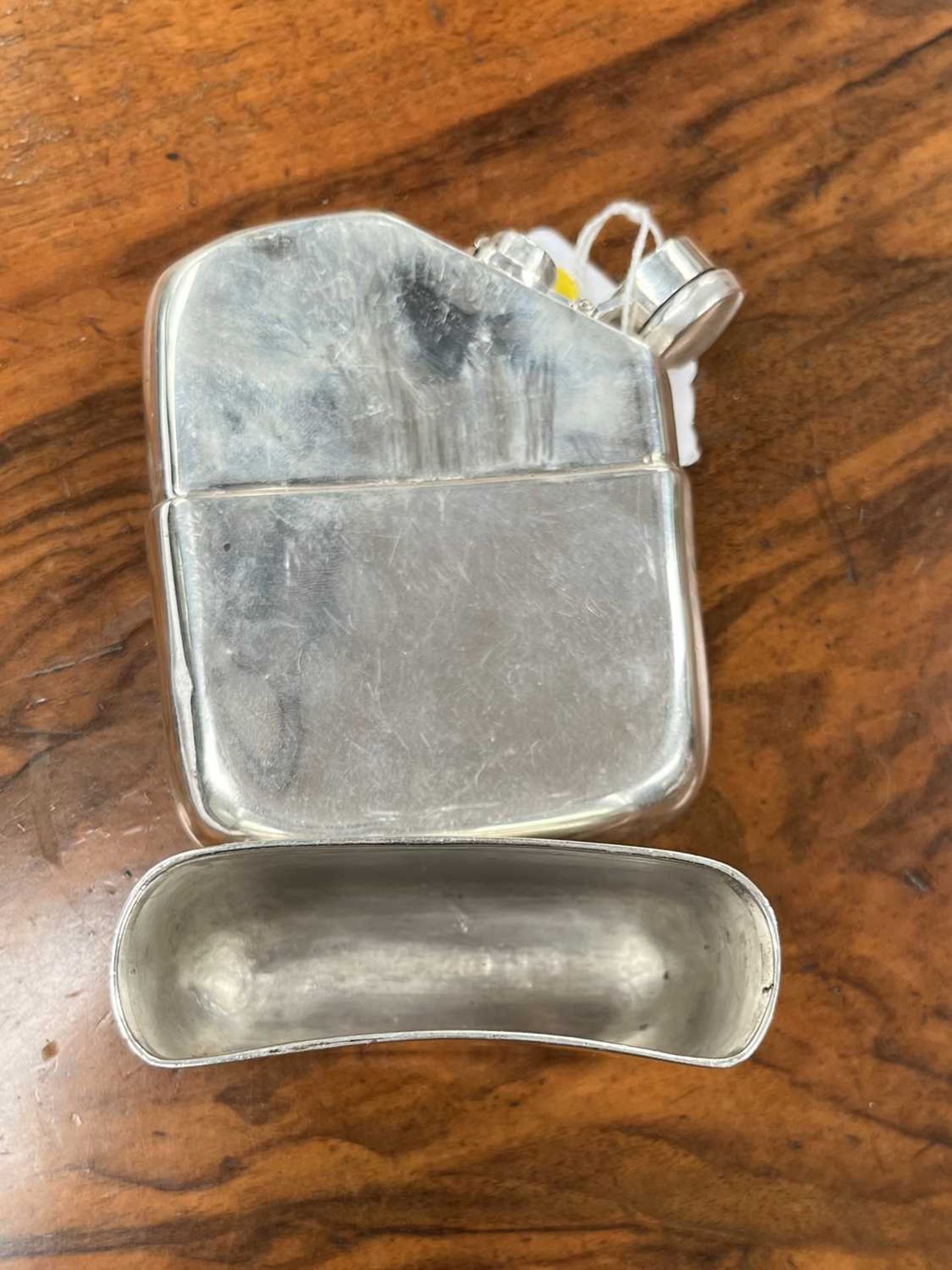 A LATE VICTORIAN SILVER SPIRIT FLASK - Image 6 of 7