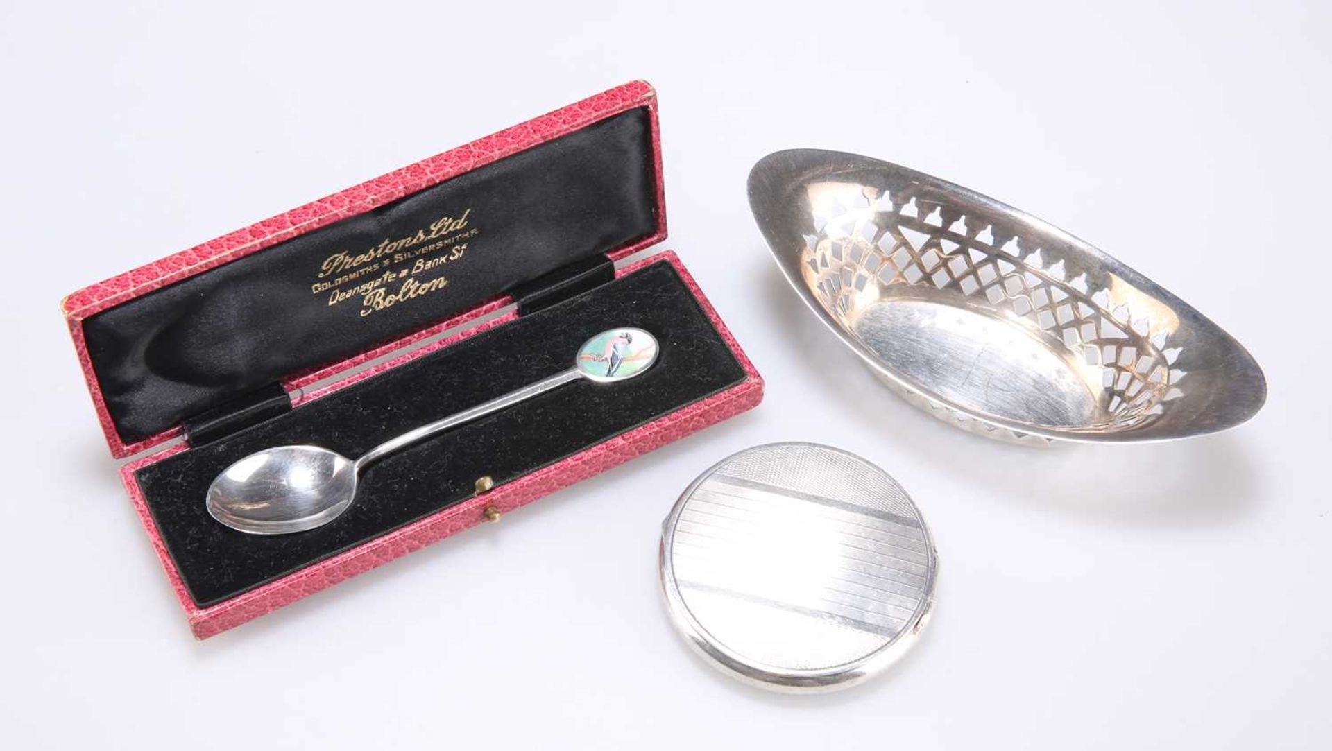 A SMALL GROUP OF MIXED SILVER, 20TH CENTURY