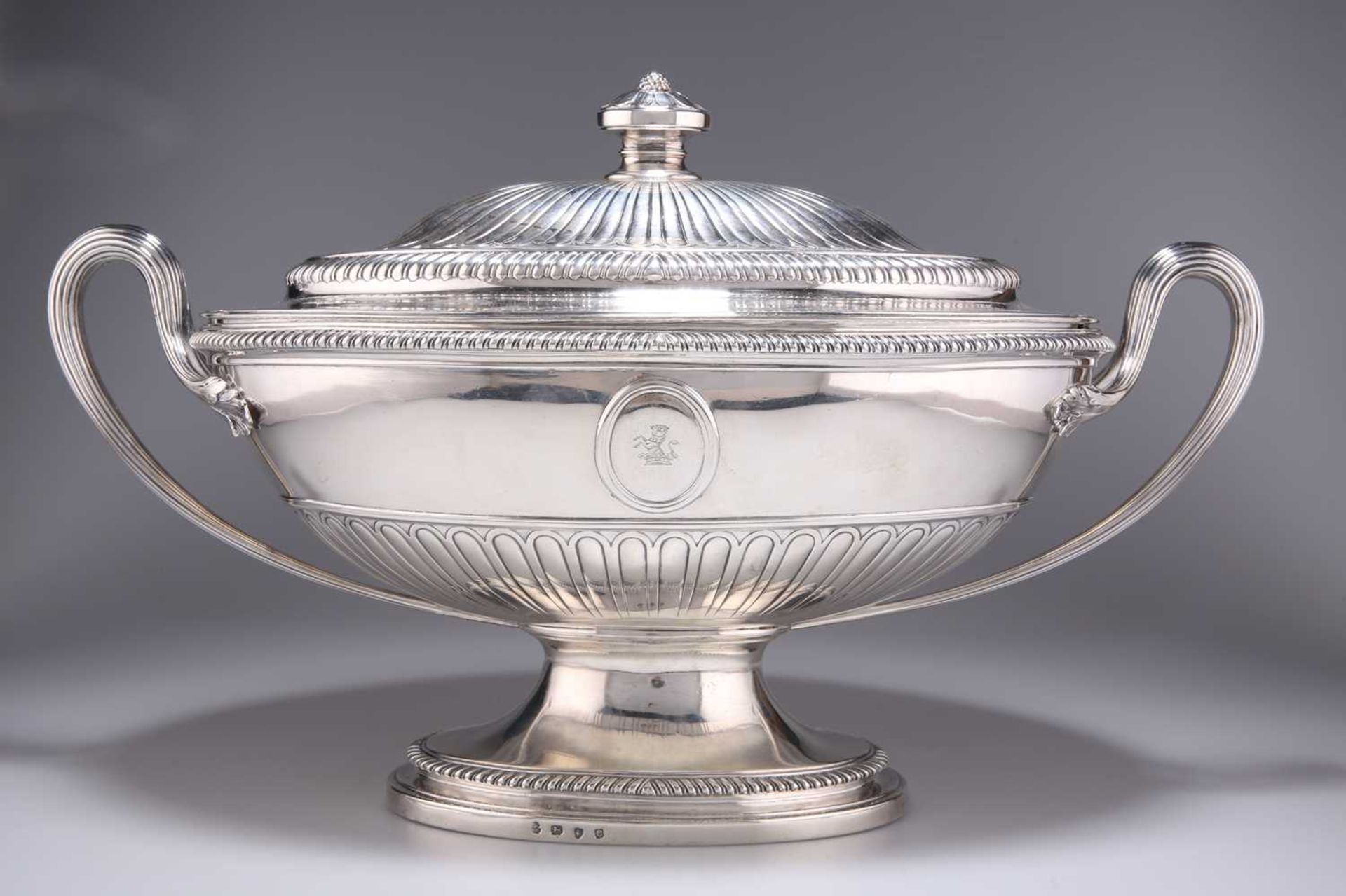 A GEORGE III SILVER SOUP TUREEN AND COVER - Image 2 of 4